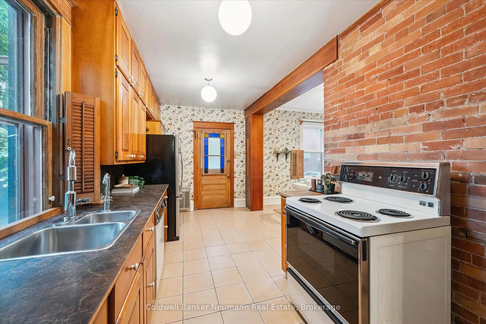 Photo 16 of 53 Hillcrest Drive, Guelph, St. George's — HOMEH