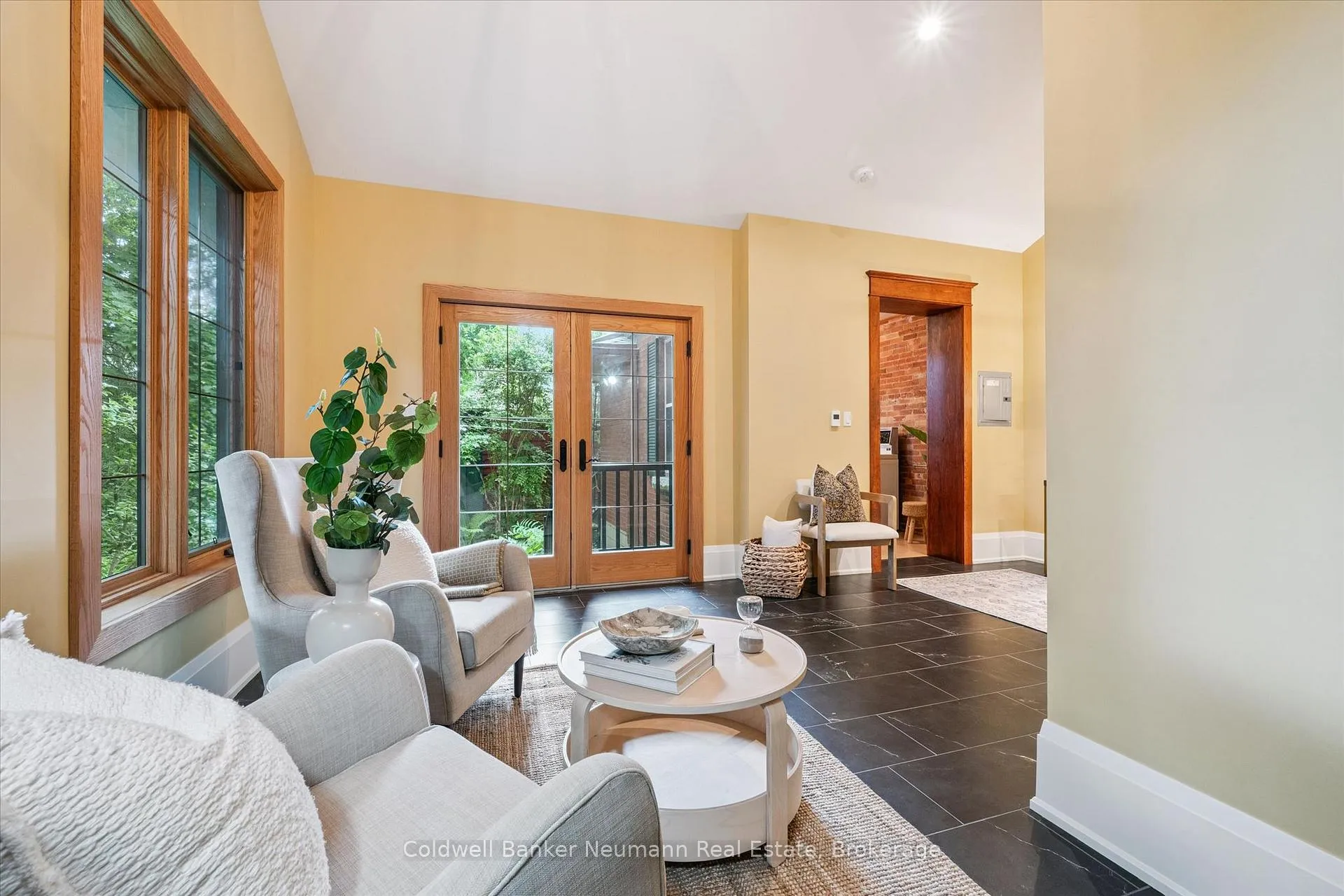 Photo 19 of 53 Hillcrest Drive, Guelph, St. George's — HOMEH