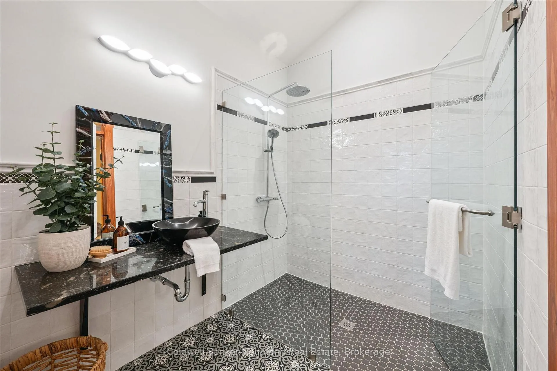 Photo 20 of 53 Hillcrest Drive, Guelph, St. George's — HOMEH