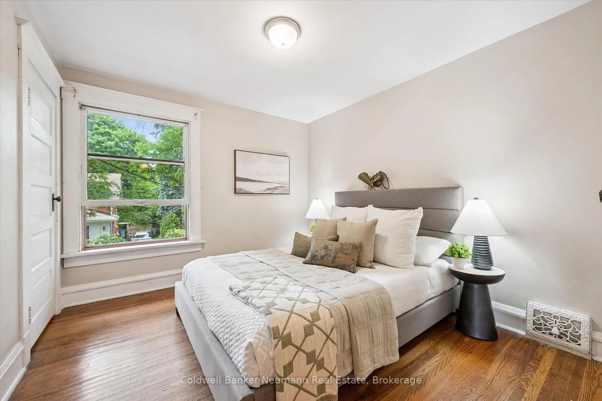 Photo 24 of 53 Hillcrest Drive, Guelph, St. George's — HOMEH