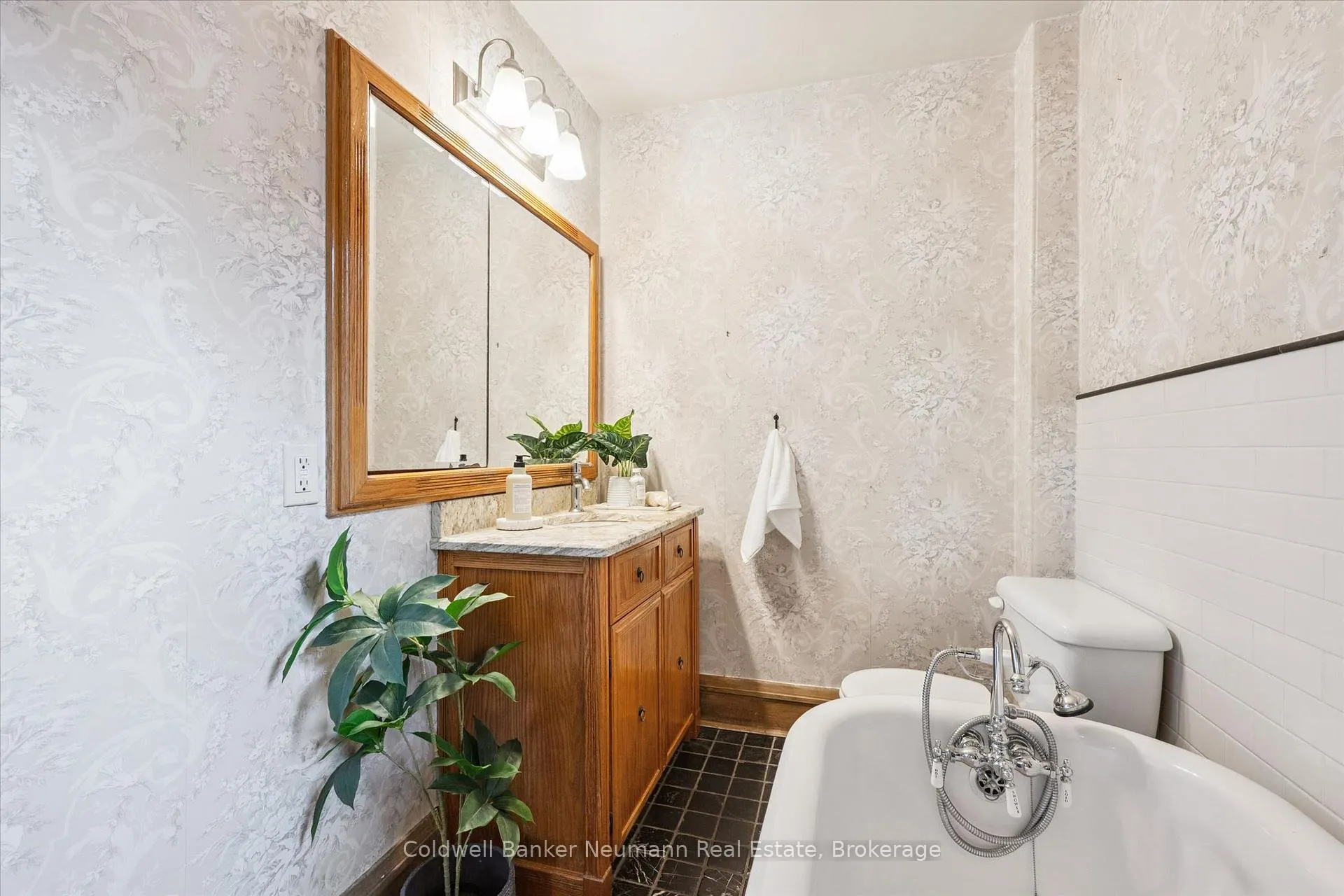 Photo 27 of 53 Hillcrest Drive, Guelph, St. George's — HOMEH