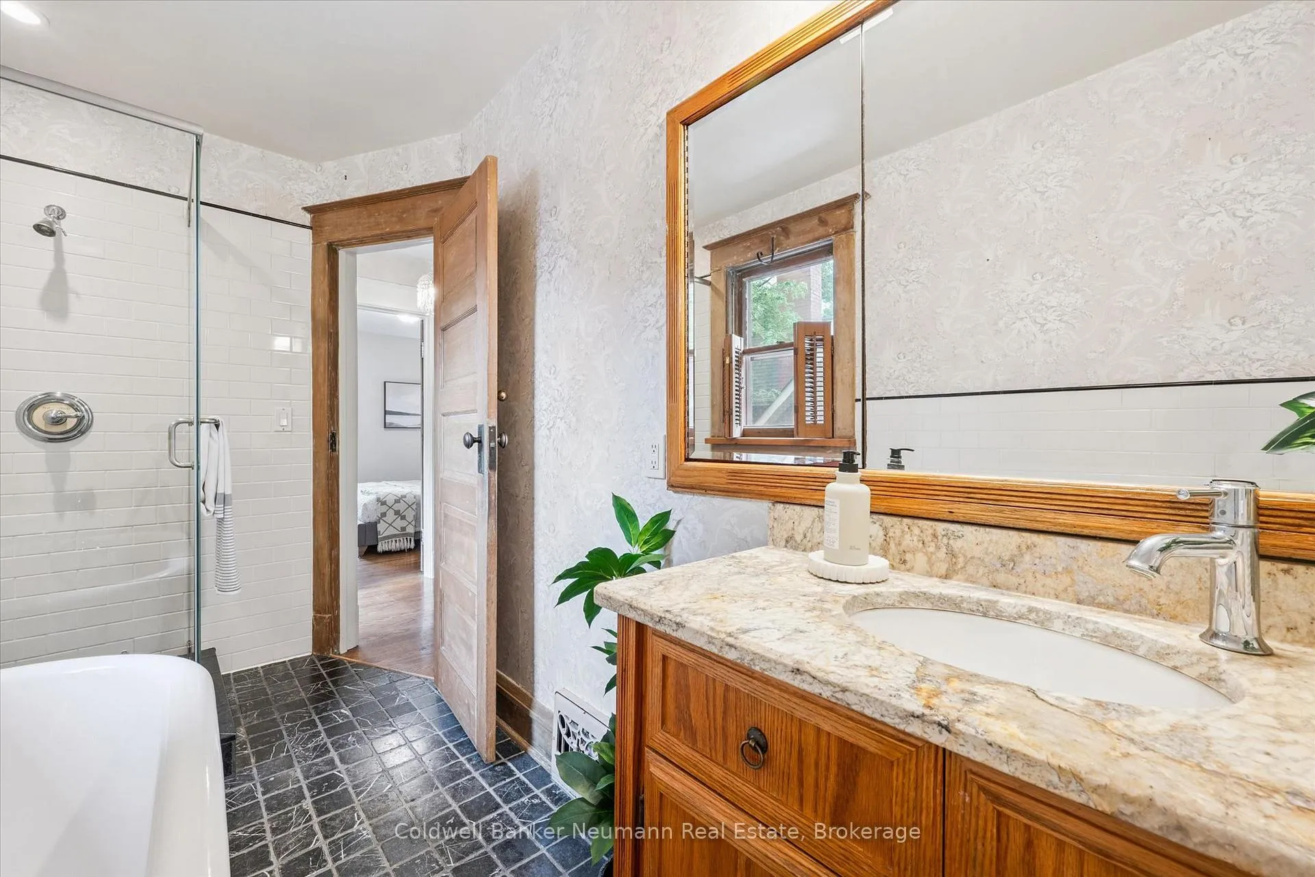 Photo 28 of 53 Hillcrest Drive, Guelph, St. George's — HOMEH