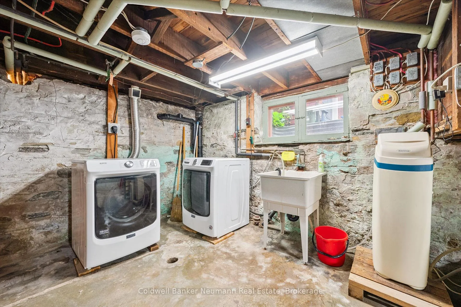 Photo 33 of 53 Hillcrest Drive, Guelph, St. George's — HOMEH