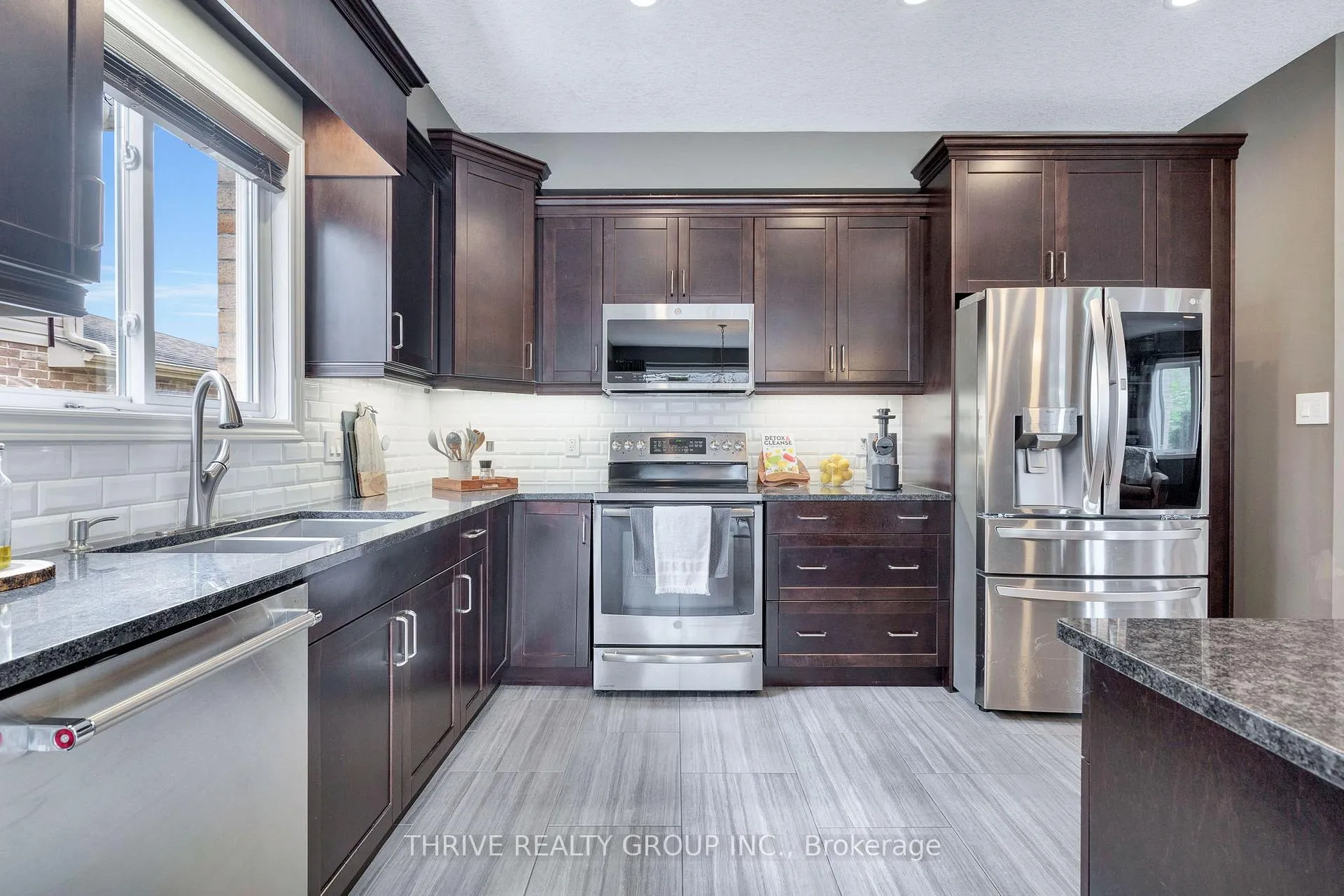 Photo 19 of 1903 Jubilee Crescent, London, North E — HOMEH