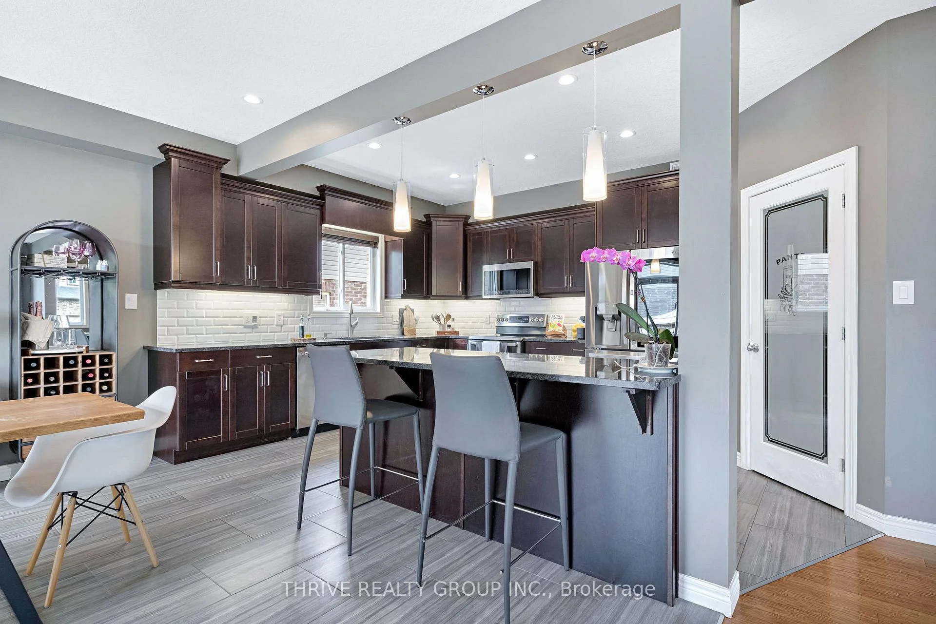 Photo 14 of 1903 Jubilee Crescent, London, North E — HOMEH