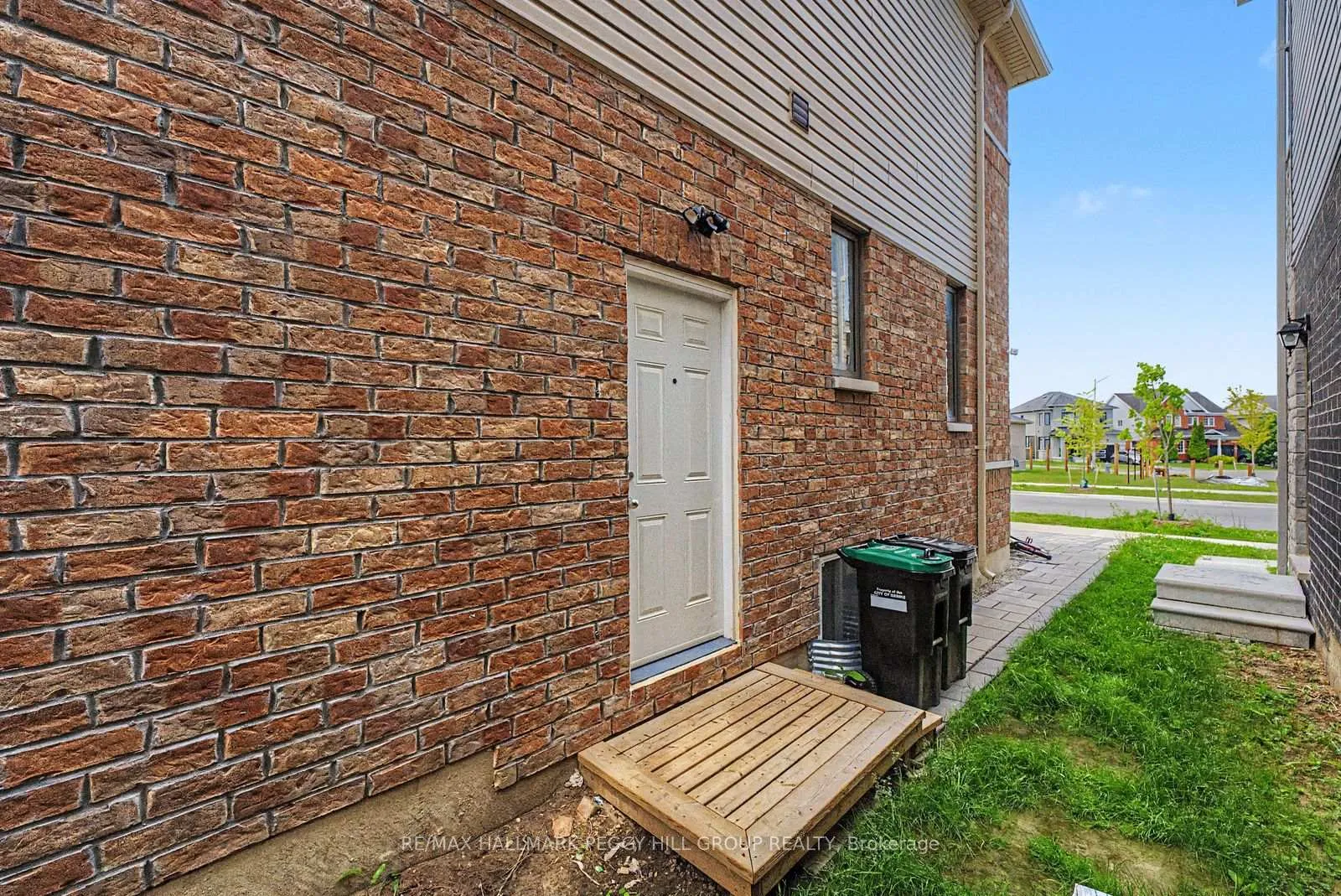 Photo 2 of Unit Lower, 76 Nottingham Road, Barrie, Rural Barrie Southeast — HOMEH