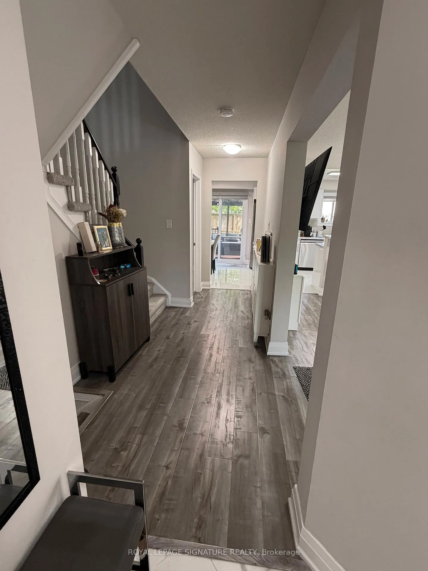 Photo 5 of 118 Athabaska Road, Barrie, Holly — HOMEH