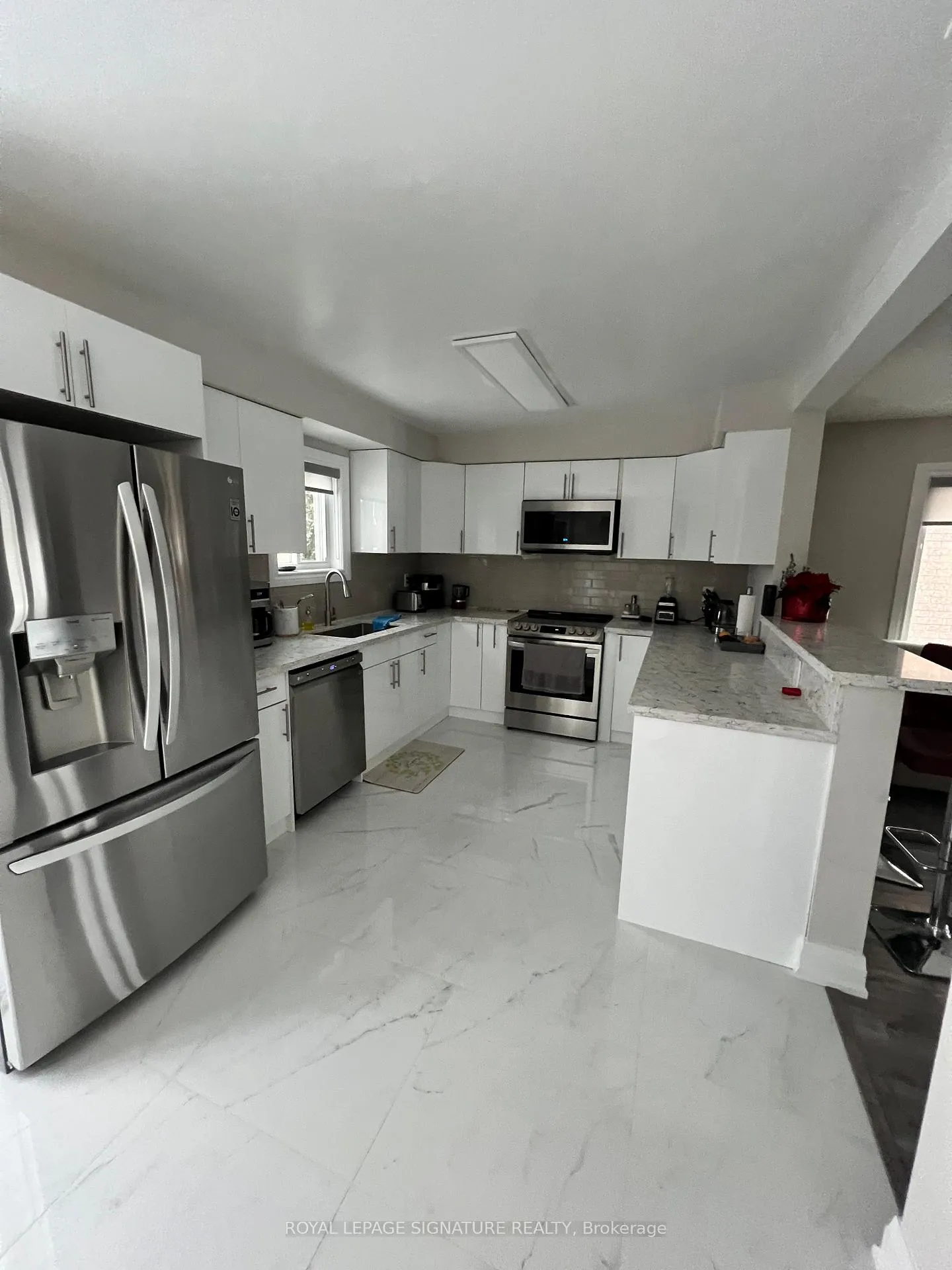 Photo 7 of 118 Athabaska Road, Barrie, Holly — HOMEH