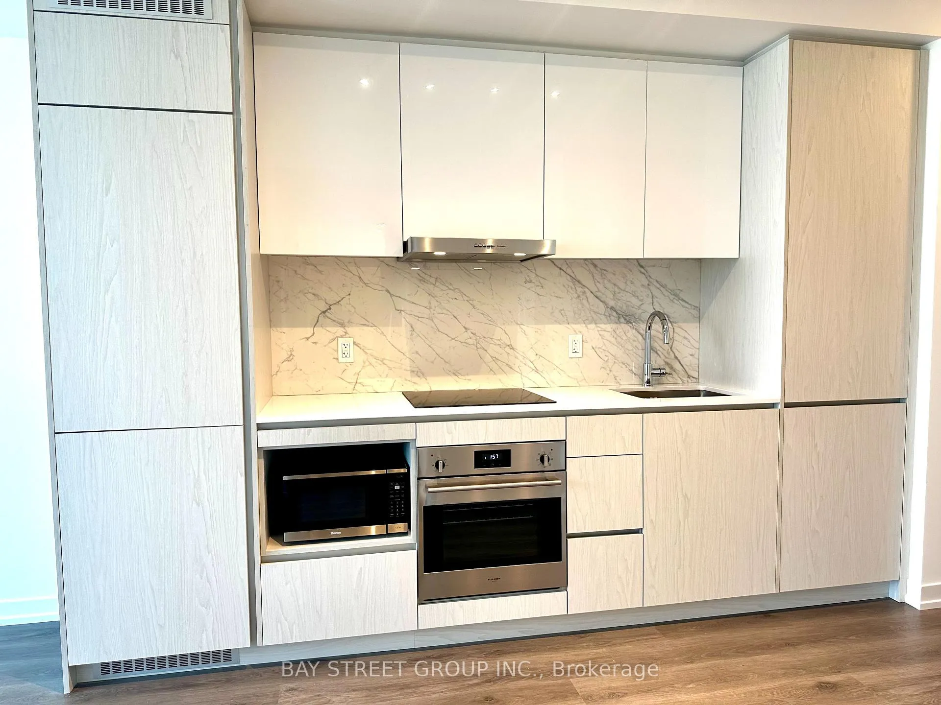 Photo 4 of Unit 1608, 28 Interchange Way, Vaughan, Vaughan Corporate Centre — HOMEH
