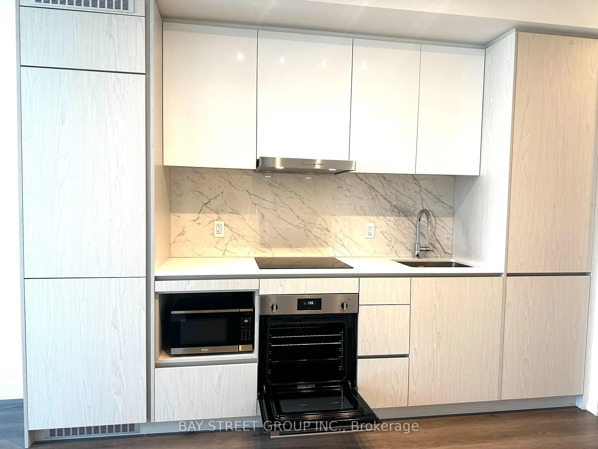 Photo 5 of Unit 1608, 28 Interchange Way, Vaughan, Vaughan Corporate Centre — HOMEH