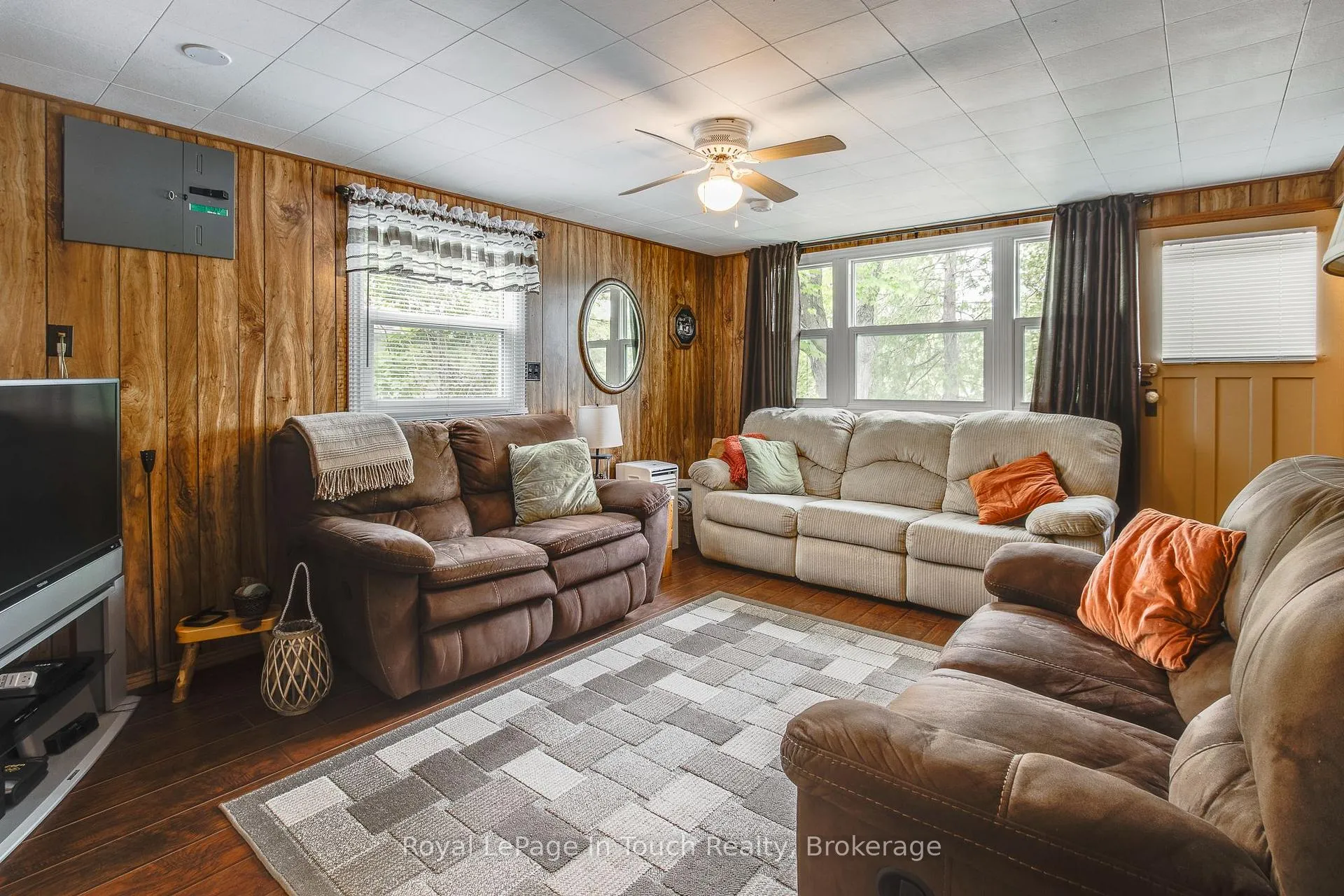 Photo 12 of 9 Earldom Boulevard, Tay, Port McNicoll — HOMEH