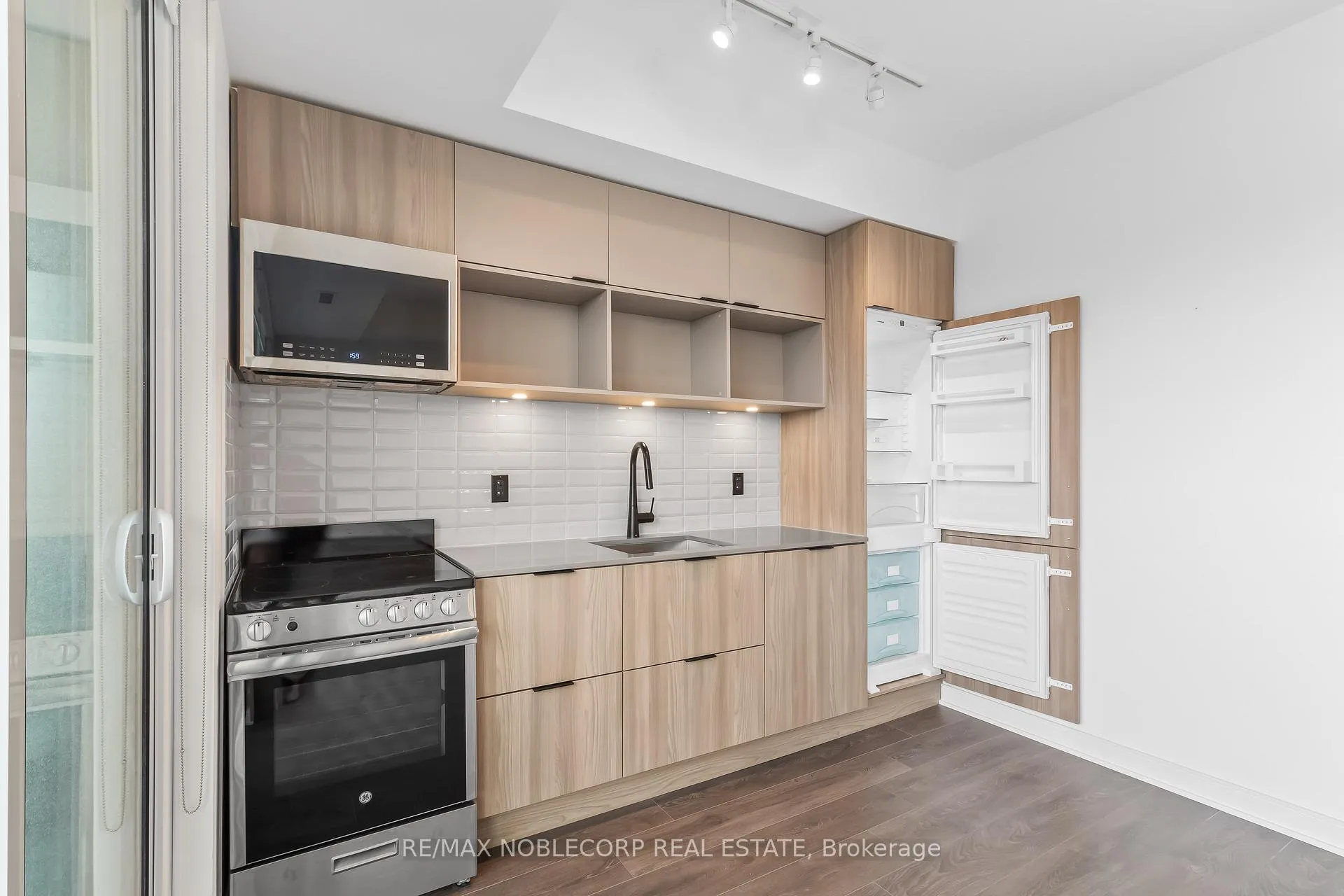 Photo 6 of Unit 919, 60 Tannery Road, Toronto, Waterfront Communities — HOMEH