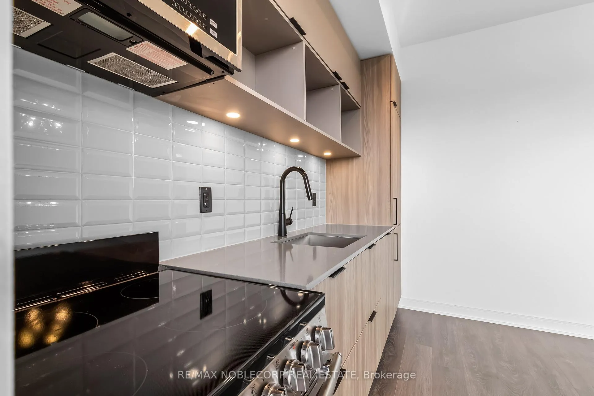 Photo 7 of Unit 919, 60 Tannery Road, Toronto, Waterfront Communities — HOMEH