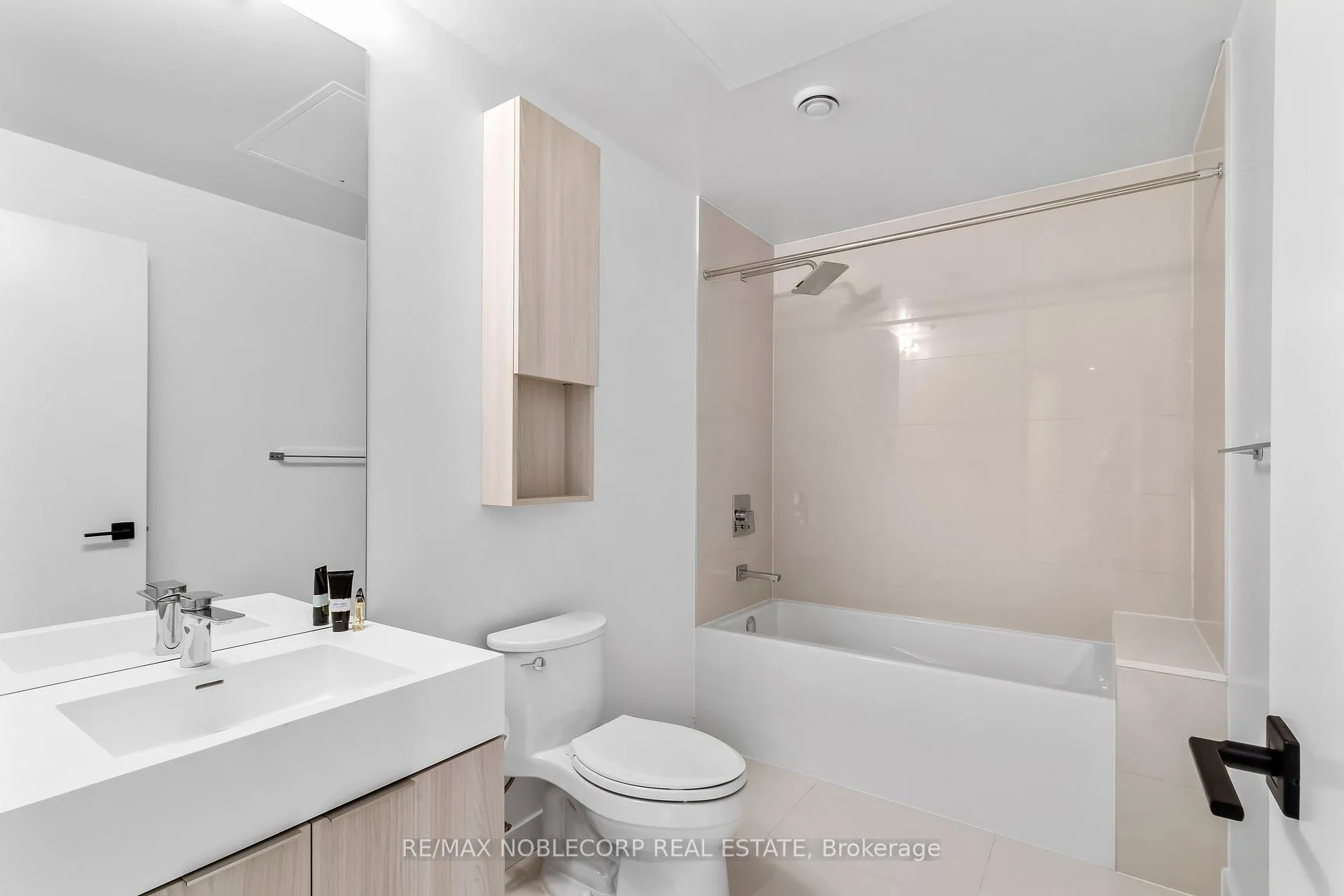 Photo 19 of Unit 919, 60 Tannery Road, Toronto, Waterfront Communities — HOMEH