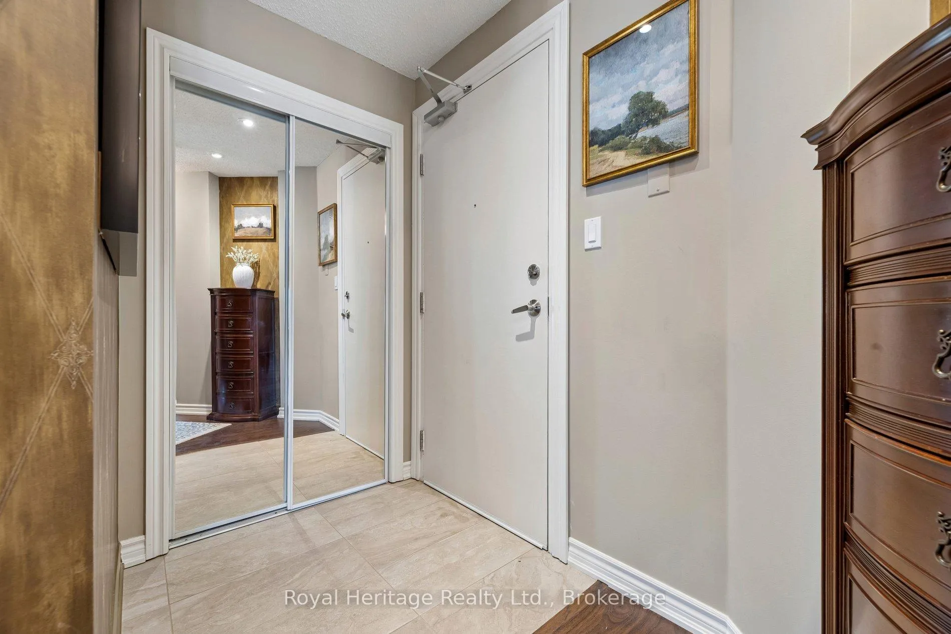 Photo 4 of Unit 101, 385 Lakebreeze Drive, Clarington, Newcastle — HOMEH