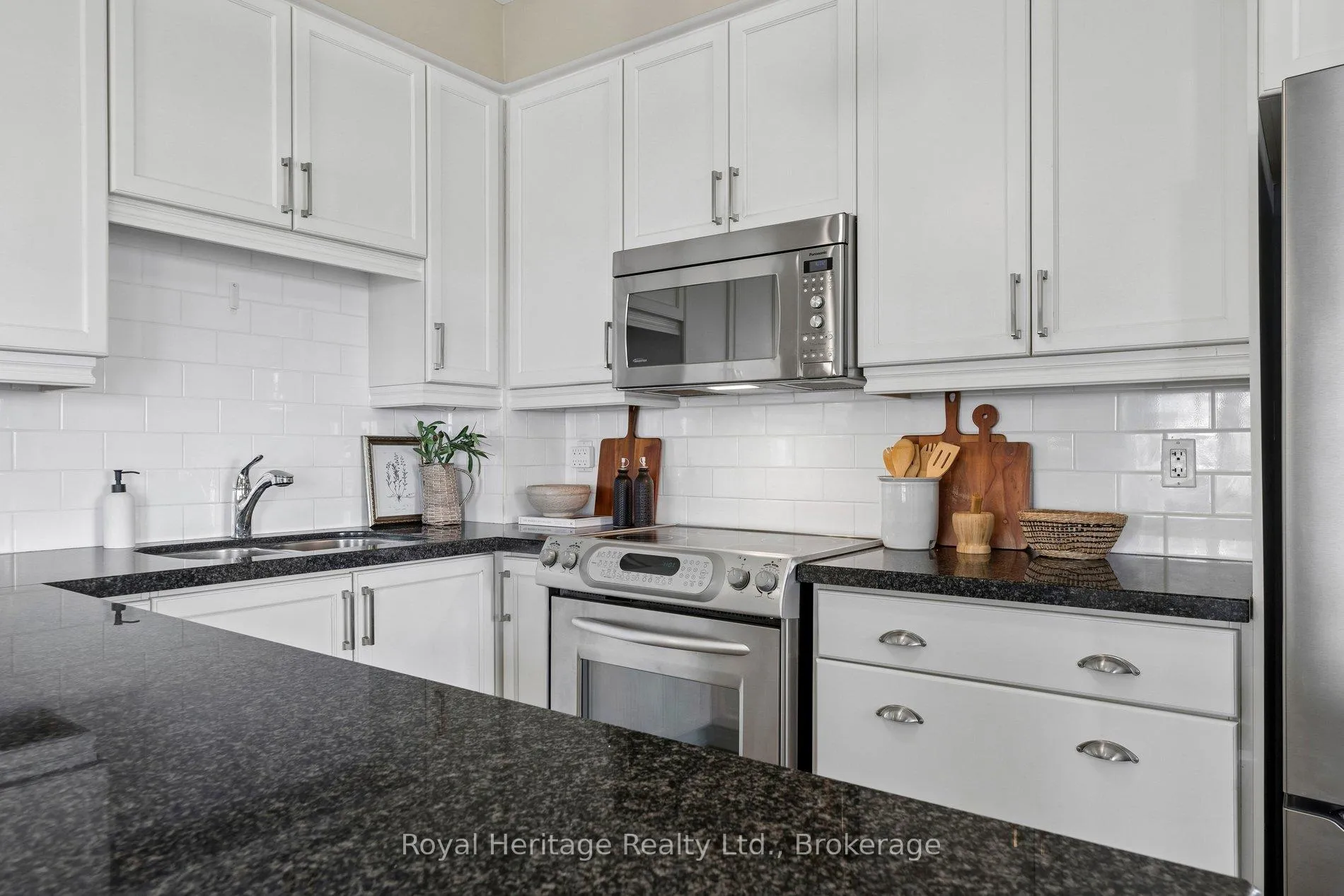 Photo 12 of Unit 101, 385 Lakebreeze Drive, Clarington, Newcastle — HOMEH