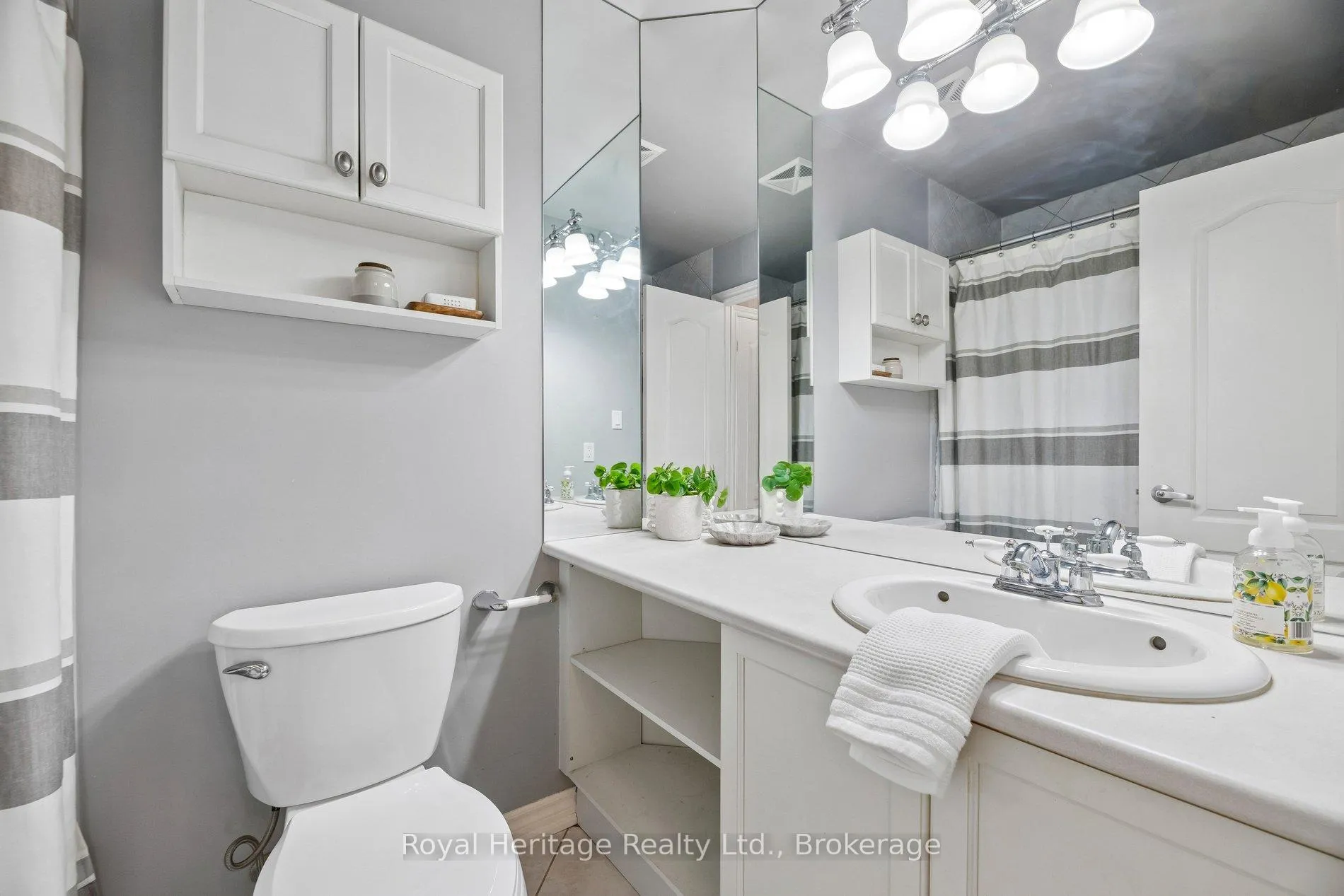 Photo 16 of Unit 101, 385 Lakebreeze Drive, Clarington, Newcastle — HOMEH
