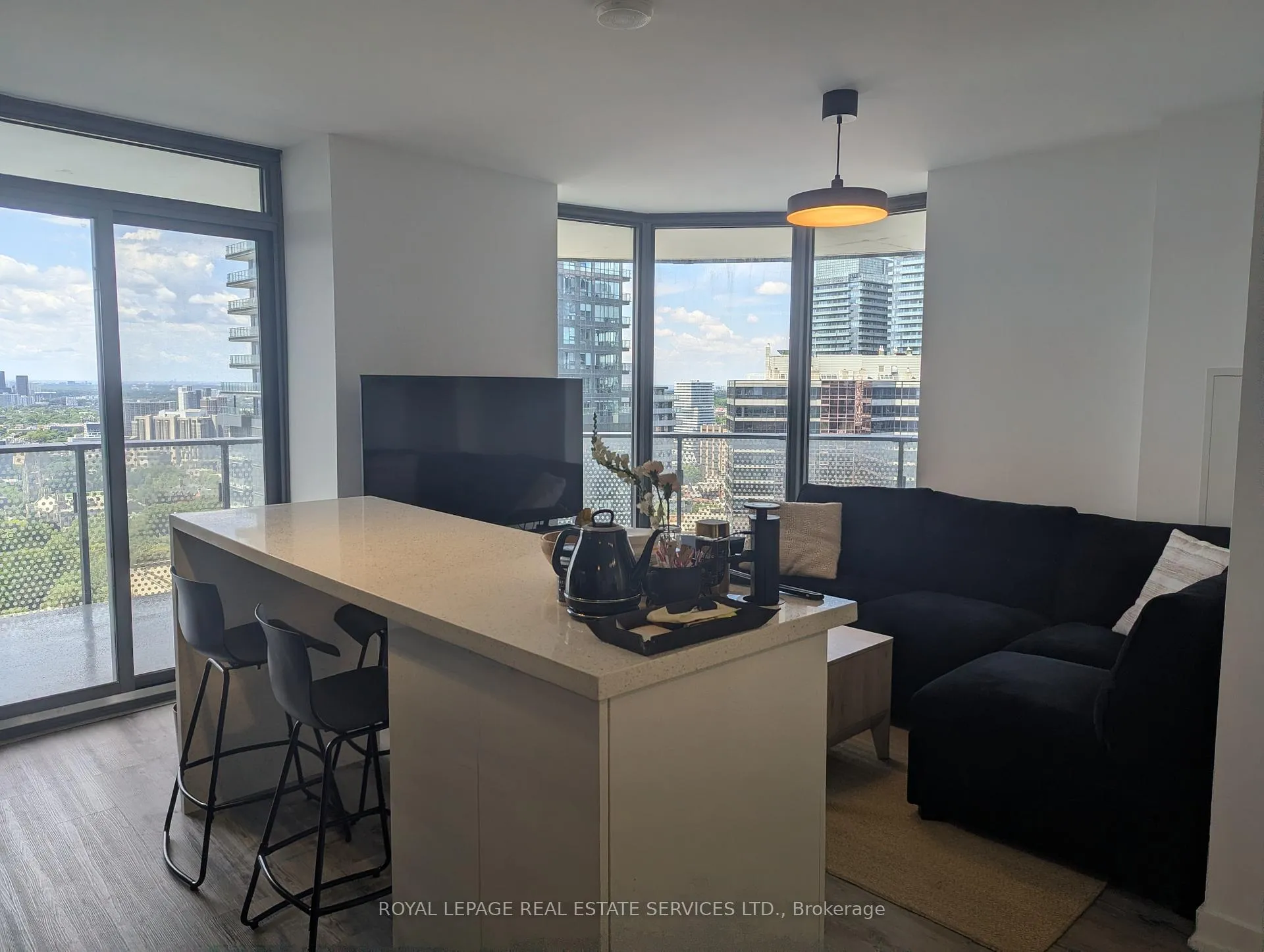Front of Unit 3208, 11 Wellesley Street W