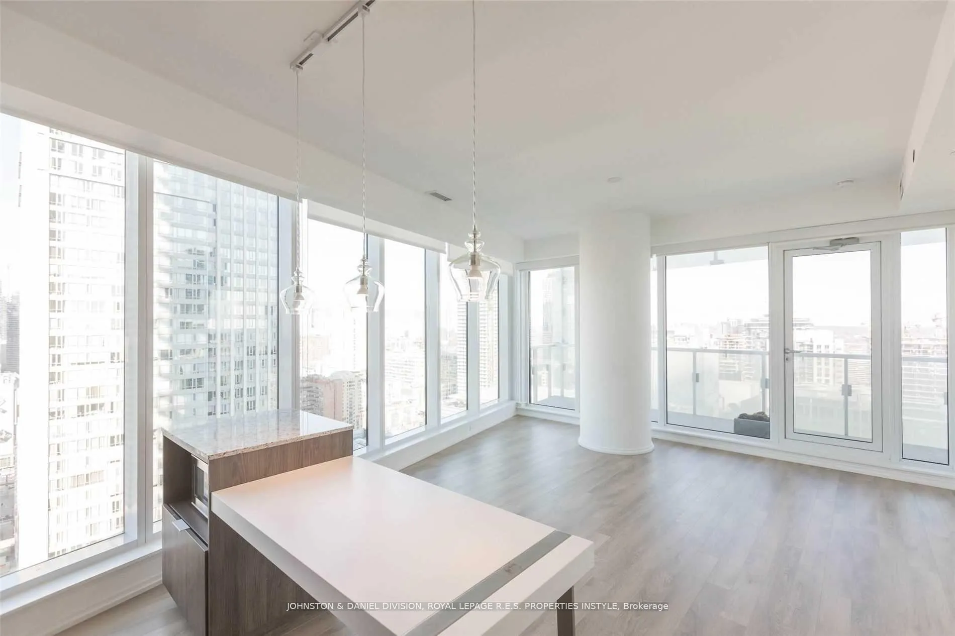 Photo 8 of Unit 2502, 197 Yonge Street, Toronto, Church-Yonge Corridor — HOMEH