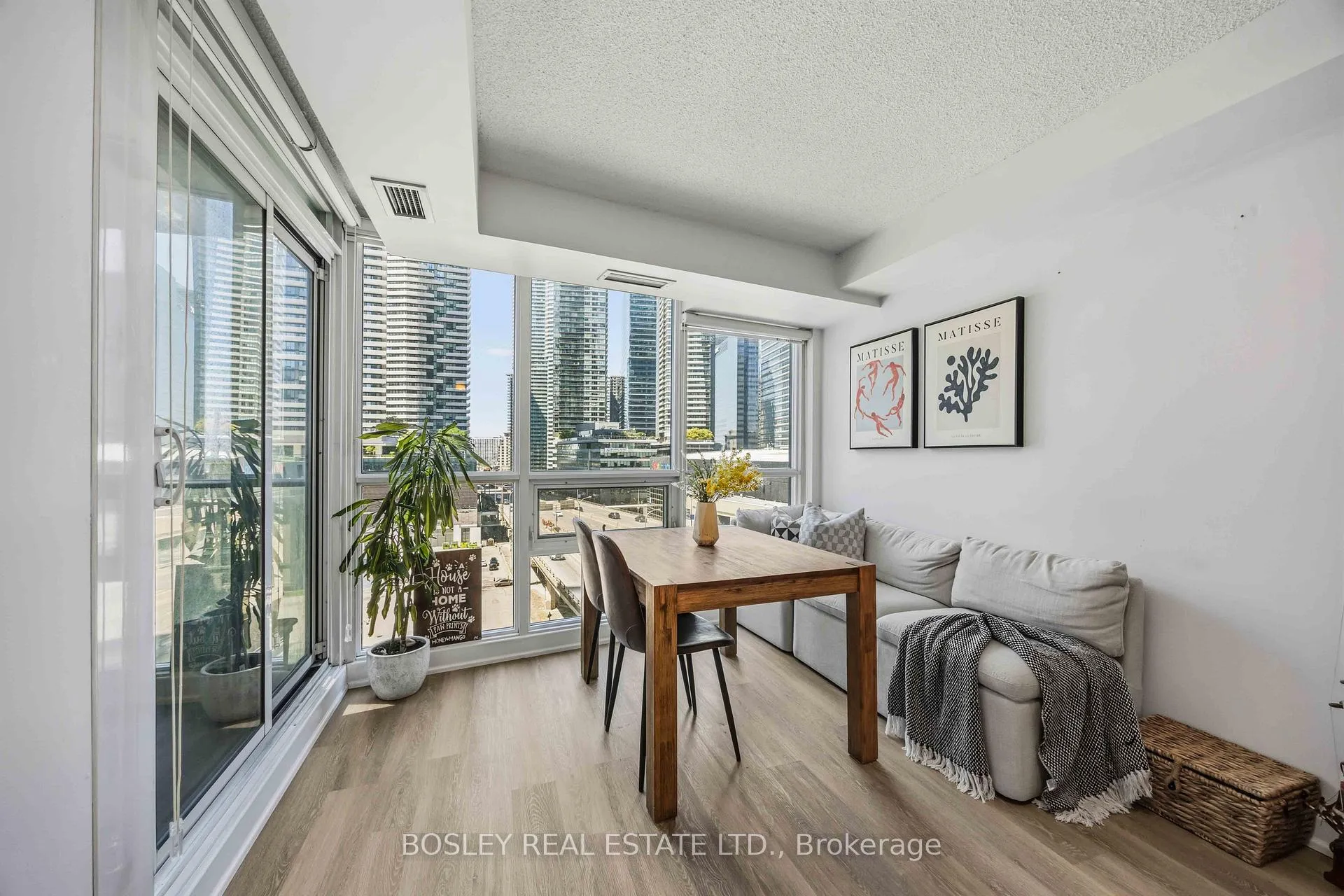 Photo 1 of Unit 1001, 18 Harbour Street, Toronto, Waterfront Communities — HOMEH
