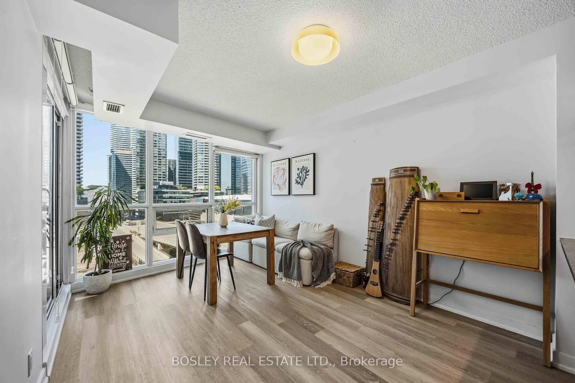 Photo 3 of Unit 1001, 18 Harbour Street, Toronto, Waterfront Communities — HOMEH