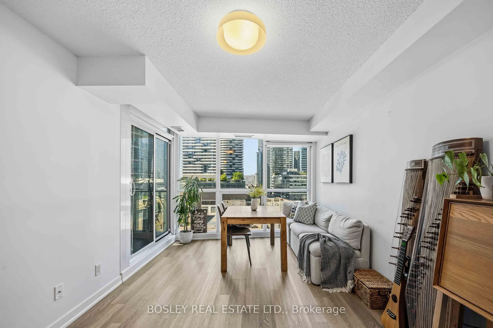 Photo 4 of Unit 1001, 18 Harbour Street, Toronto, Waterfront Communities — HOMEH