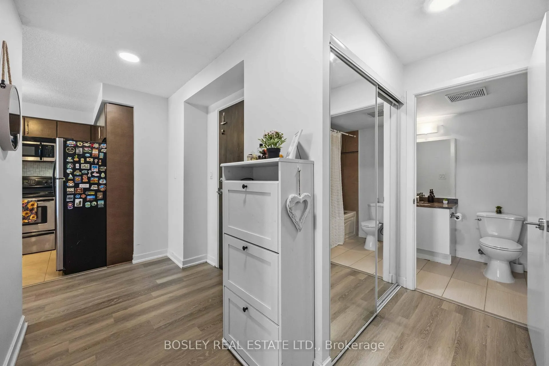 Photo 12 of Unit 1001, 18 Harbour Street, Toronto, Waterfront Communities — HOMEH