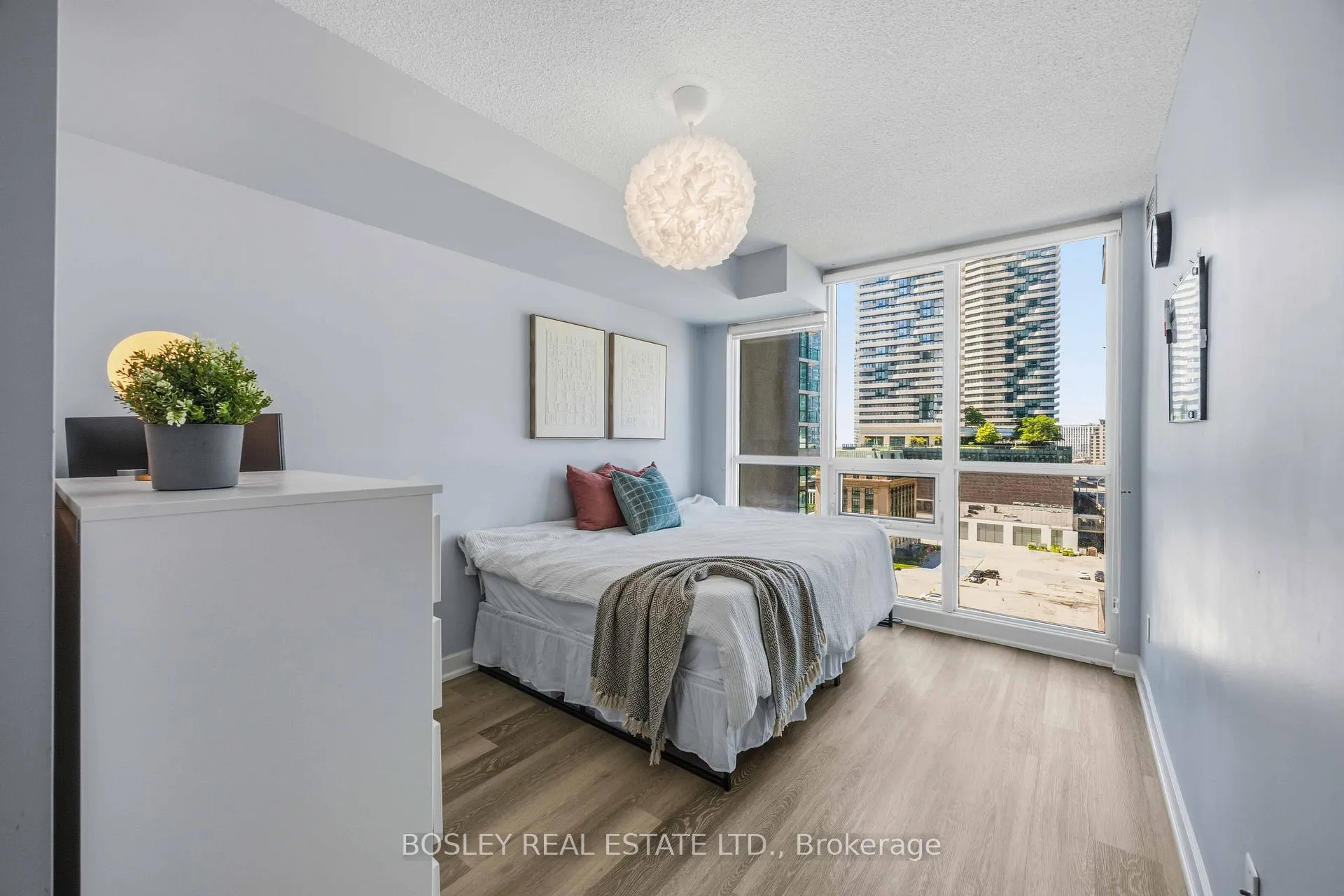 Photo 14 of Unit 1001, 18 Harbour Street, Toronto, Waterfront Communities — HOMEH