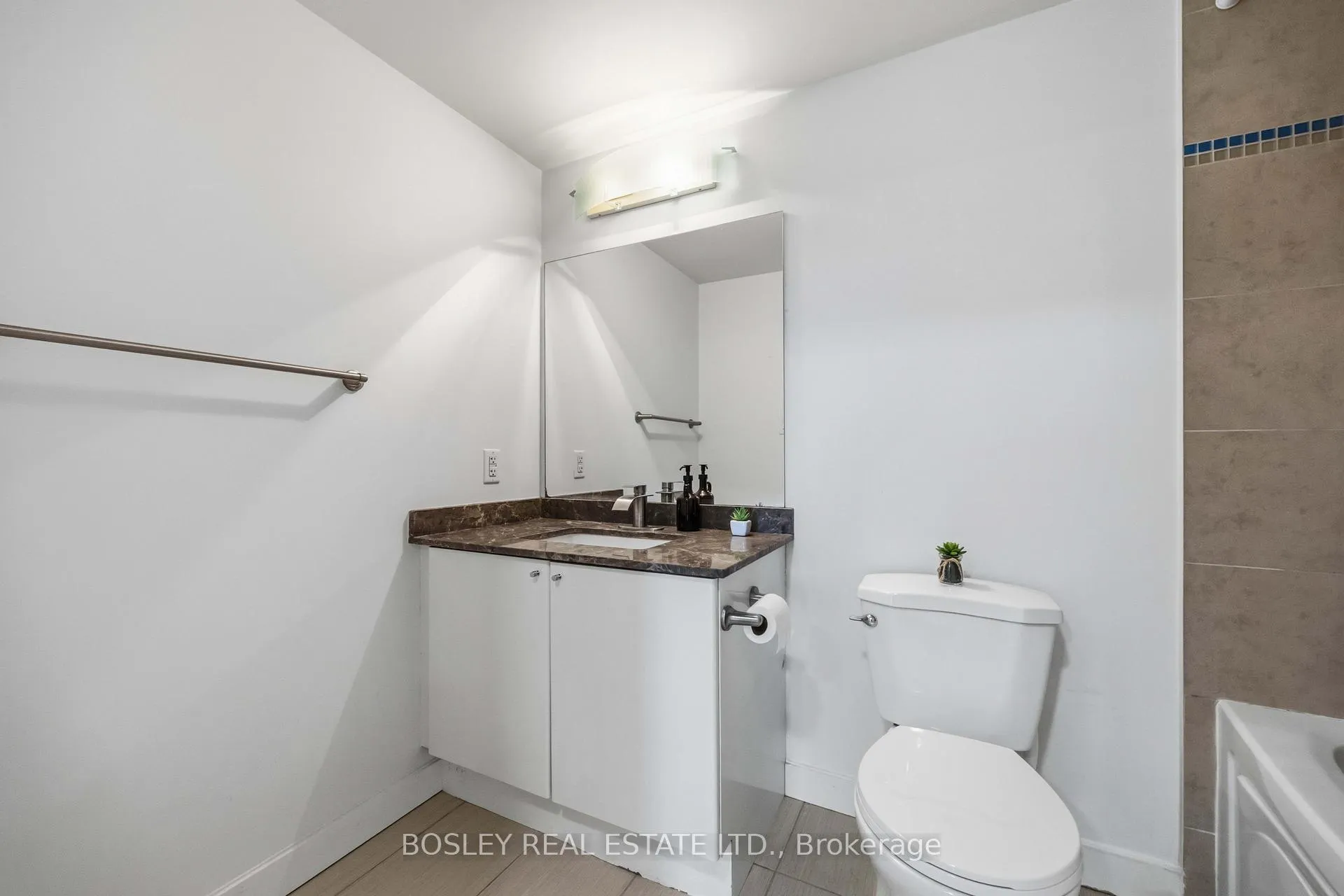 Photo 22 of Unit 1001, 18 Harbour Street, Toronto, Waterfront Communities — HOMEH