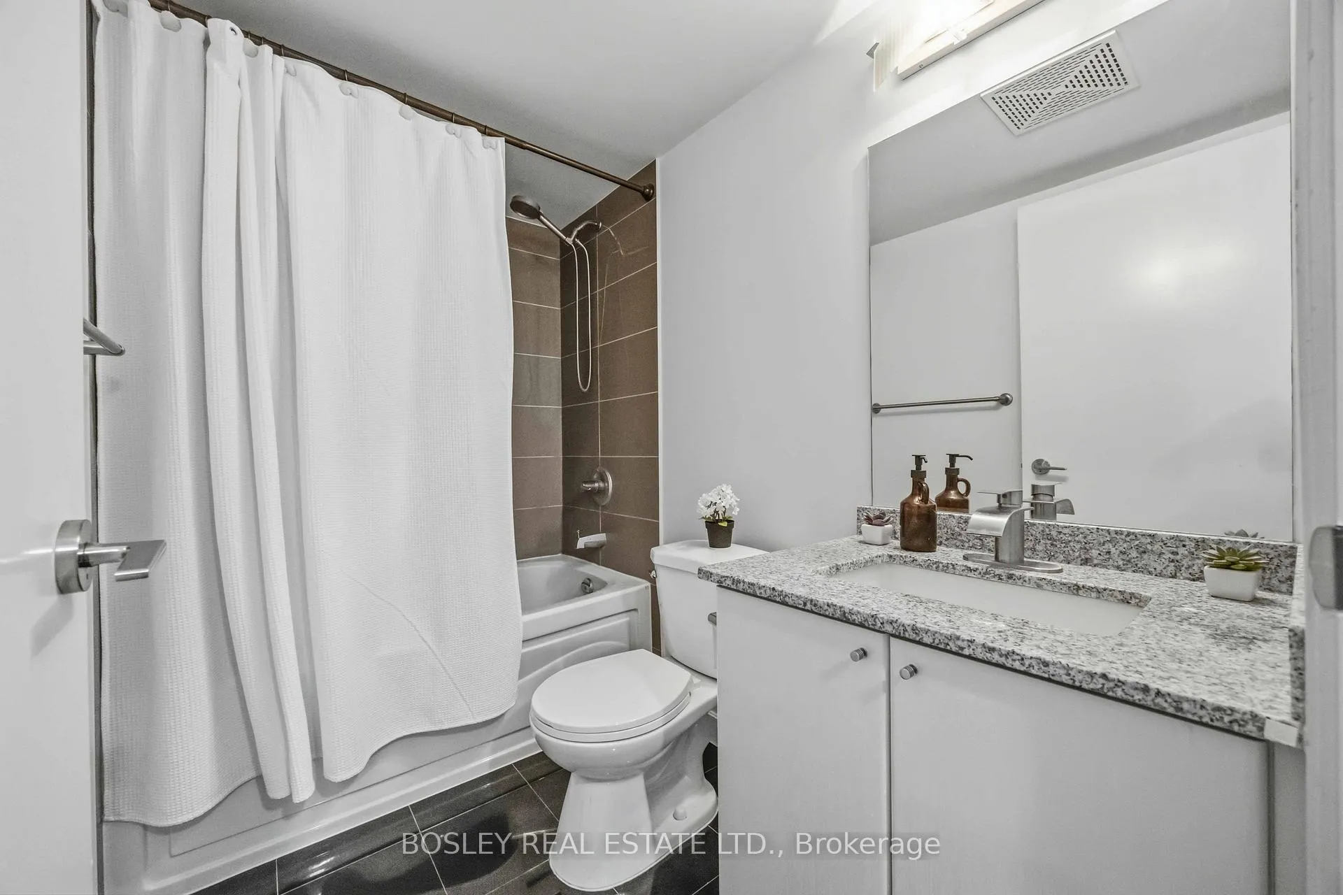 Photo 23 of Unit 1001, 18 Harbour Street, Toronto, Waterfront Communities — HOMEH