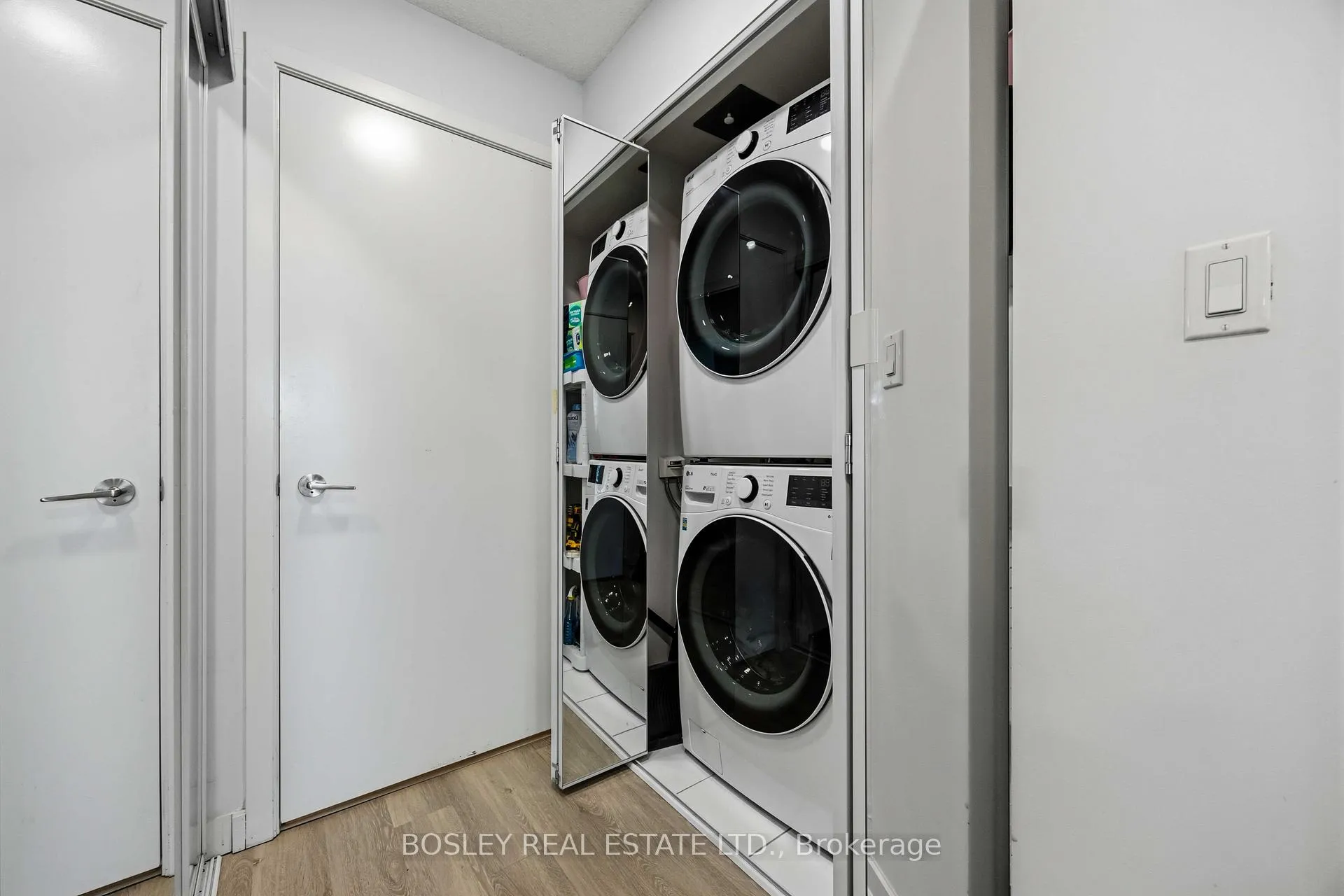 Photo 24 of Unit 1001, 18 Harbour Street, Toronto, Waterfront Communities — HOMEH
