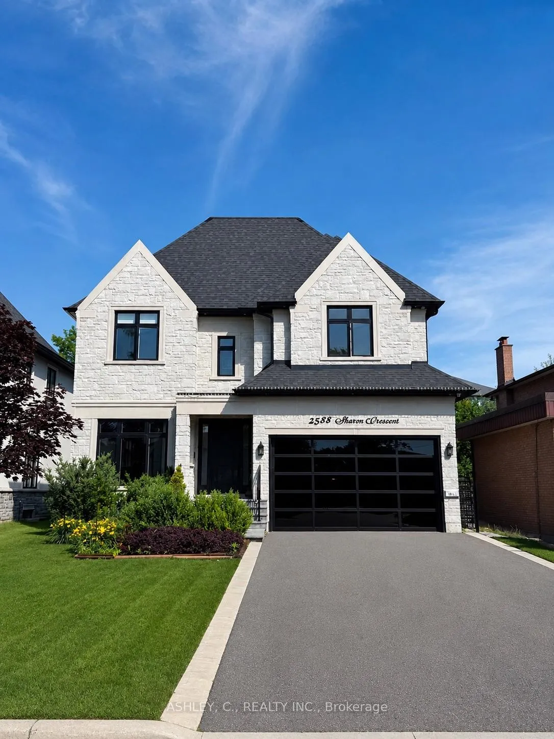 Photo of 2588 Sharon Crescent