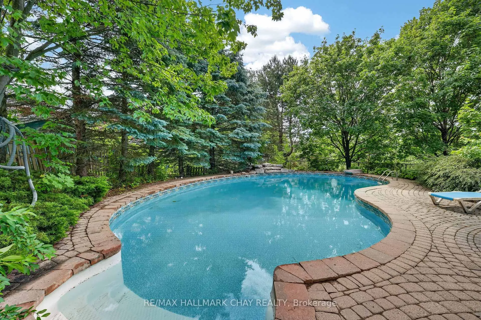 Photo 3 of 19 Smith Street, New Tecumseth, Alliston — HOMEH