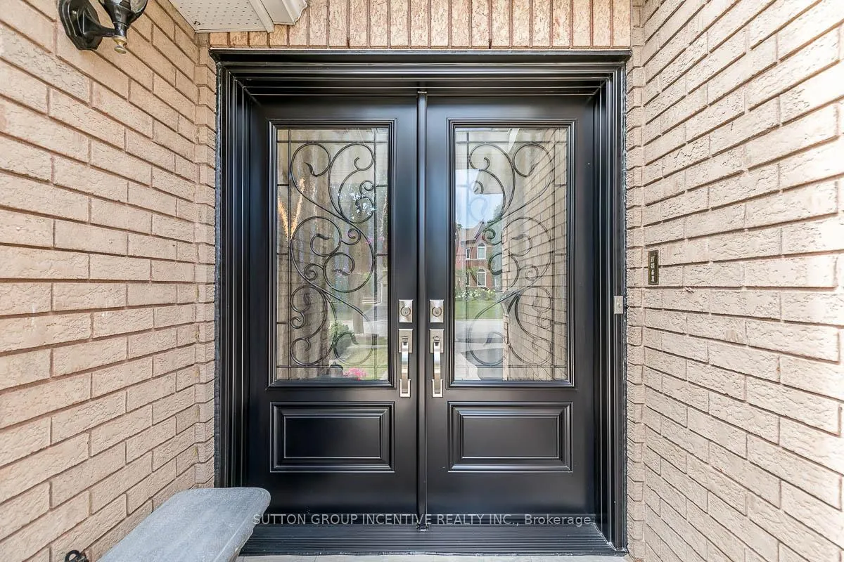 Photo 3 of 89 Cityview Circle, Barrie, Holly — HOMEH
