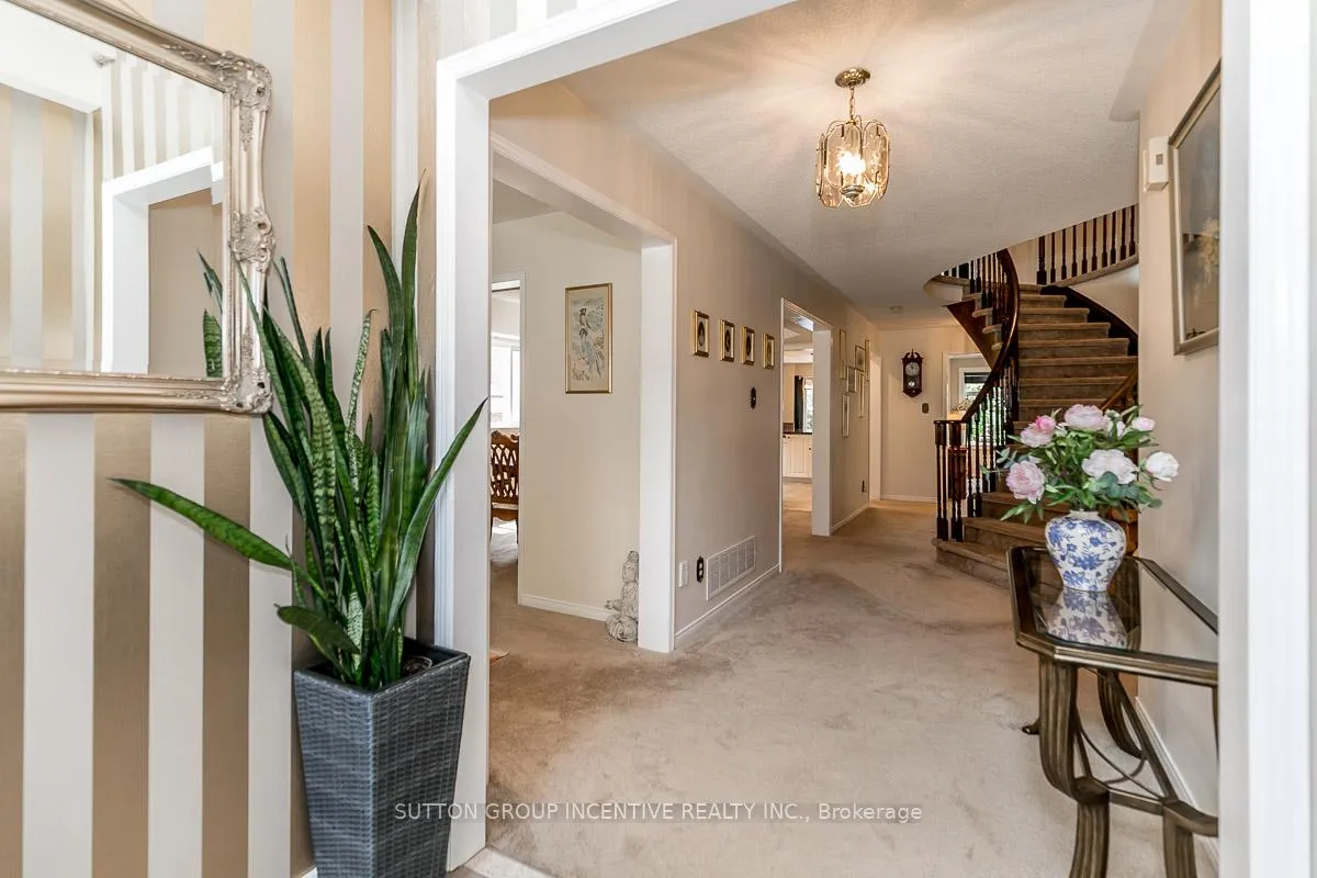 Photo 5 of 89 Cityview Circle, Barrie, Holly — HOMEH