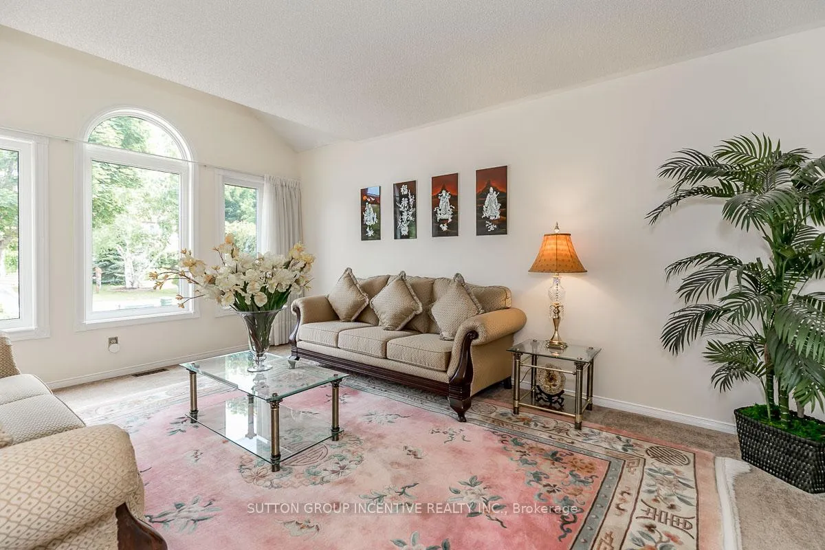 Photo 6 of 89 Cityview Circle, Barrie, Holly — HOMEH