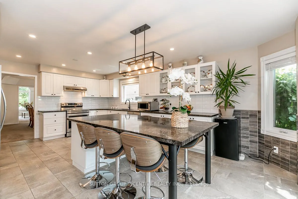 Photo 10 of 89 Cityview Circle, Barrie, Holly — HOMEH