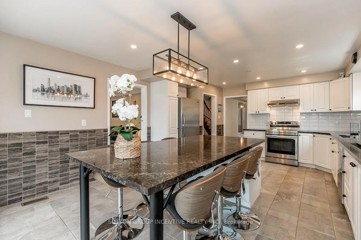 Photo 14 of 89 Cityview Circle, Barrie, Holly — HOMEH