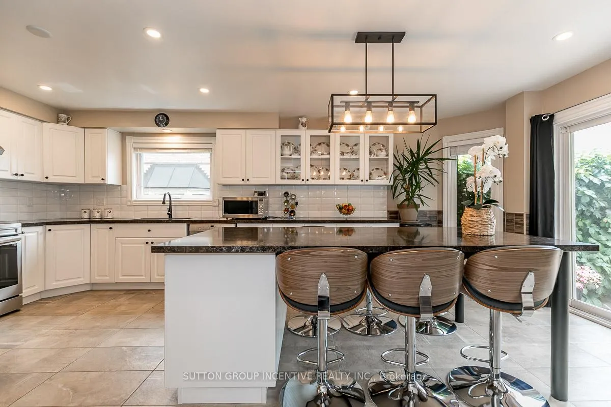 Photo 15 of 89 Cityview Circle, Barrie, Holly — HOMEH