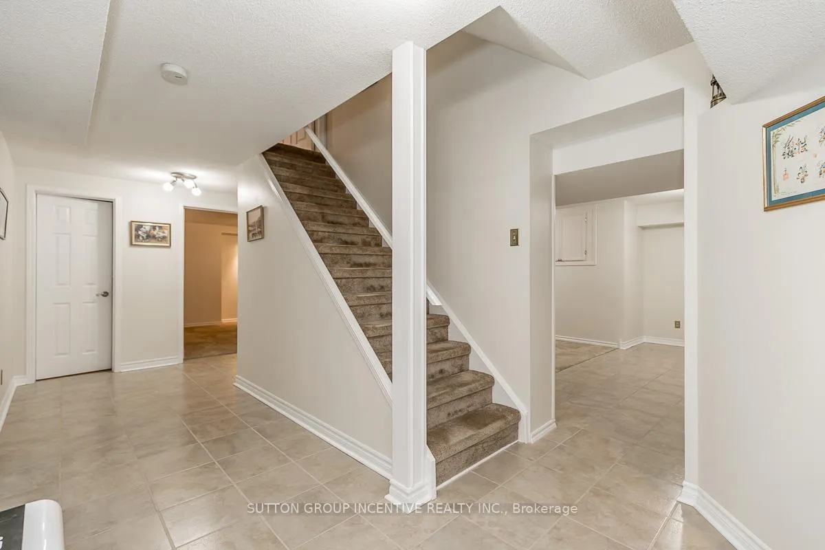 Photo 44 of 89 Cityview Circle, Barrie, Holly — HOMEH