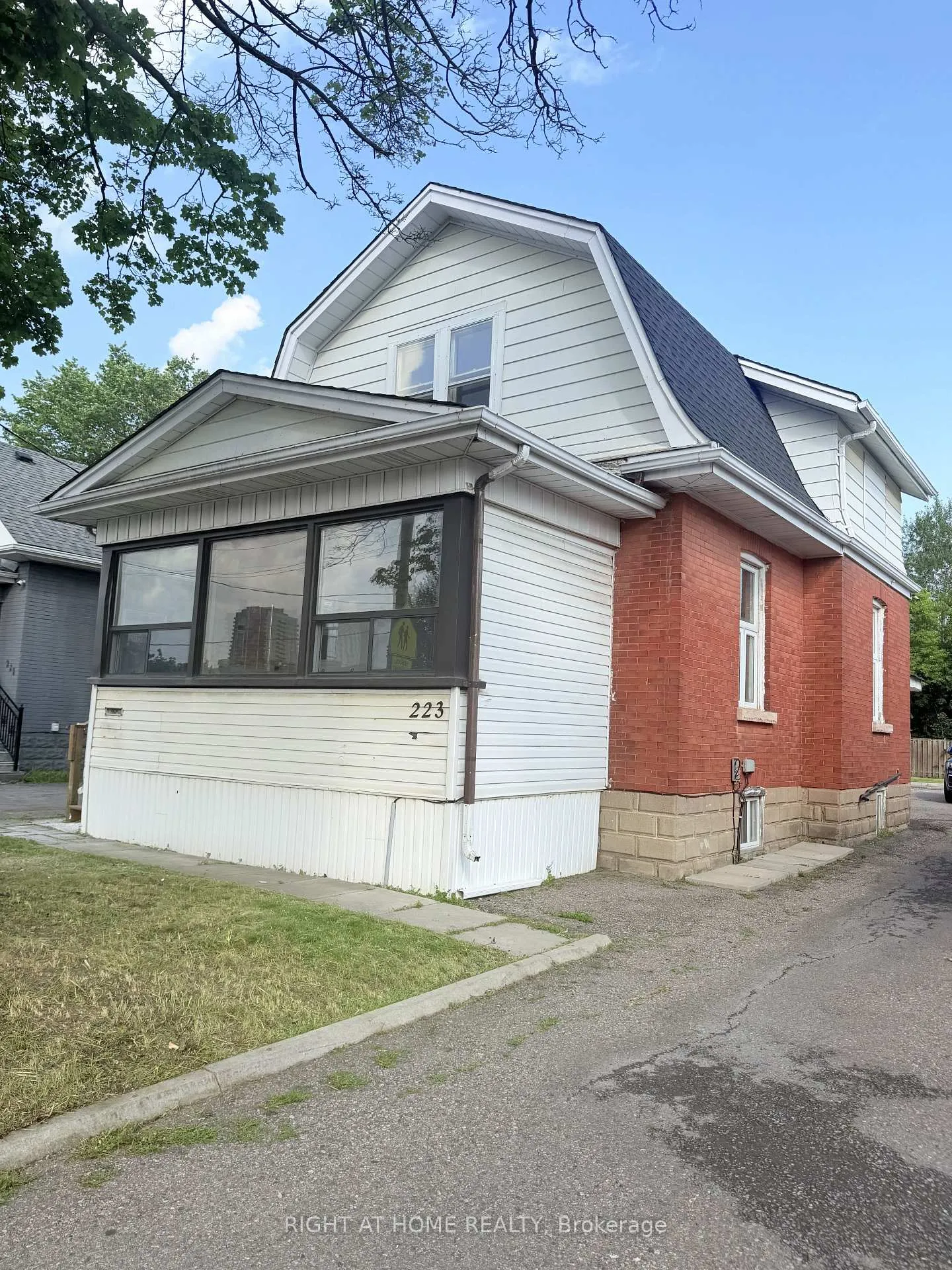 Photo 1 of 223 Queen Street W, Brampton, Downtown Brampton — HOMEH