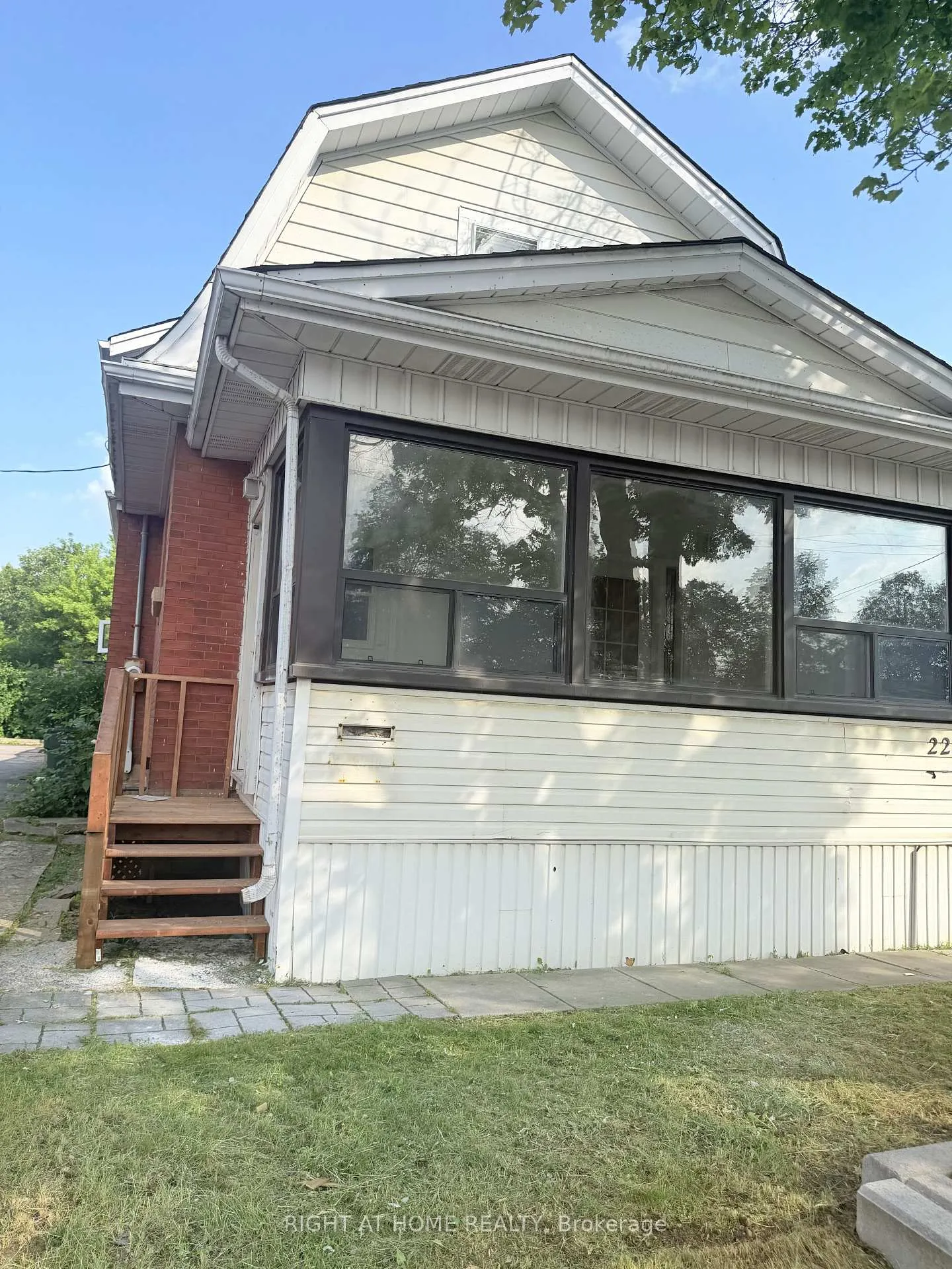 Photo 3 of 223 Queen Street W, Brampton, Downtown Brampton — HOMEH