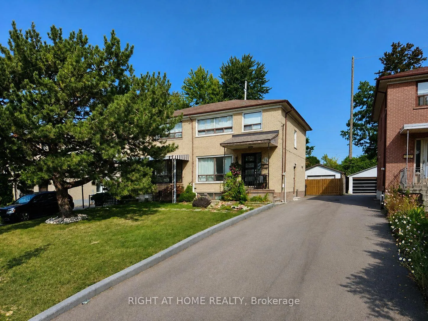 Photo 1 of 43 Foxrun Avenue, North York, Downsview-Roding-CFB — HOMEH
