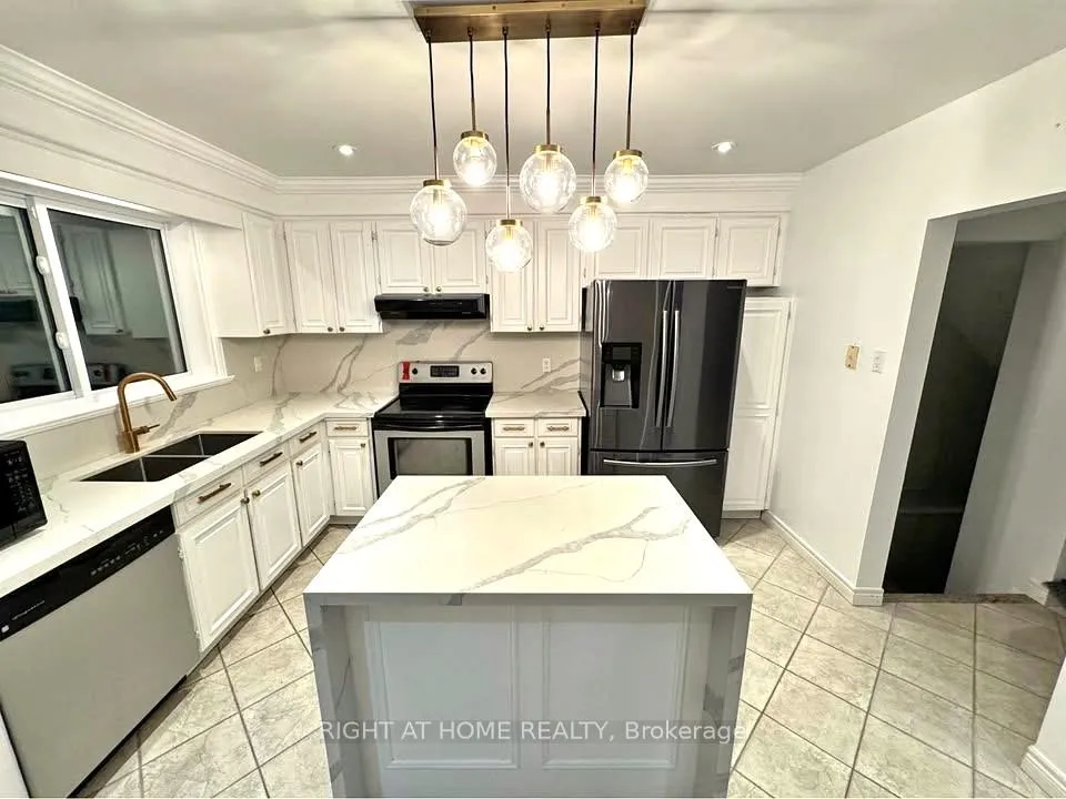 Photo 2 of 43 Foxrun Avenue, North York, Downsview-Roding-CFB — HOMEH