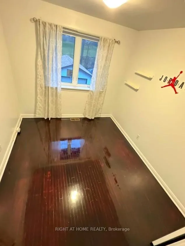 Photo 8 of 43 Foxrun Avenue, North York, Downsview-Roding-CFB — HOMEH