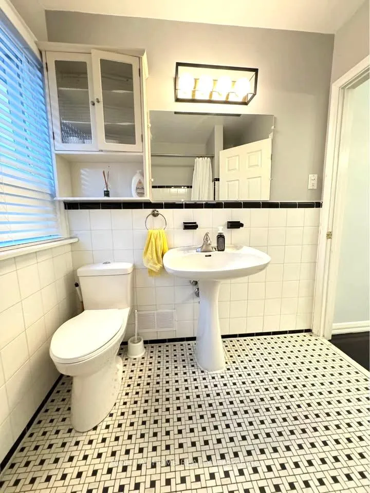 Photo 10 of 43 Foxrun Avenue, North York, Downsview-Roding-CFB — HOMEH