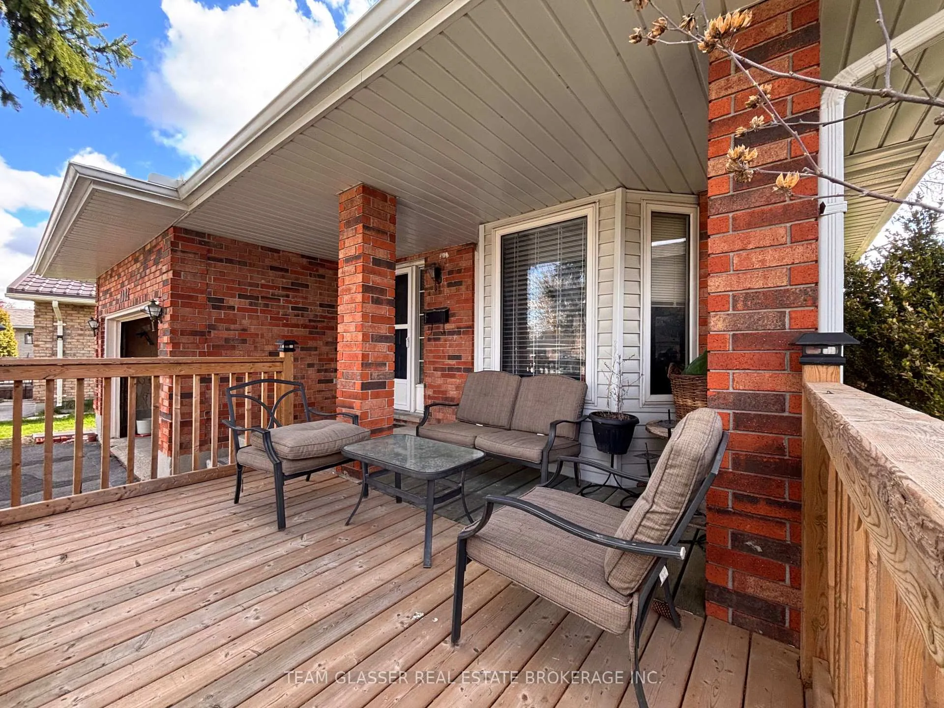 Photo 4 of 1082 Lawson Road, London, North I — HOMEH