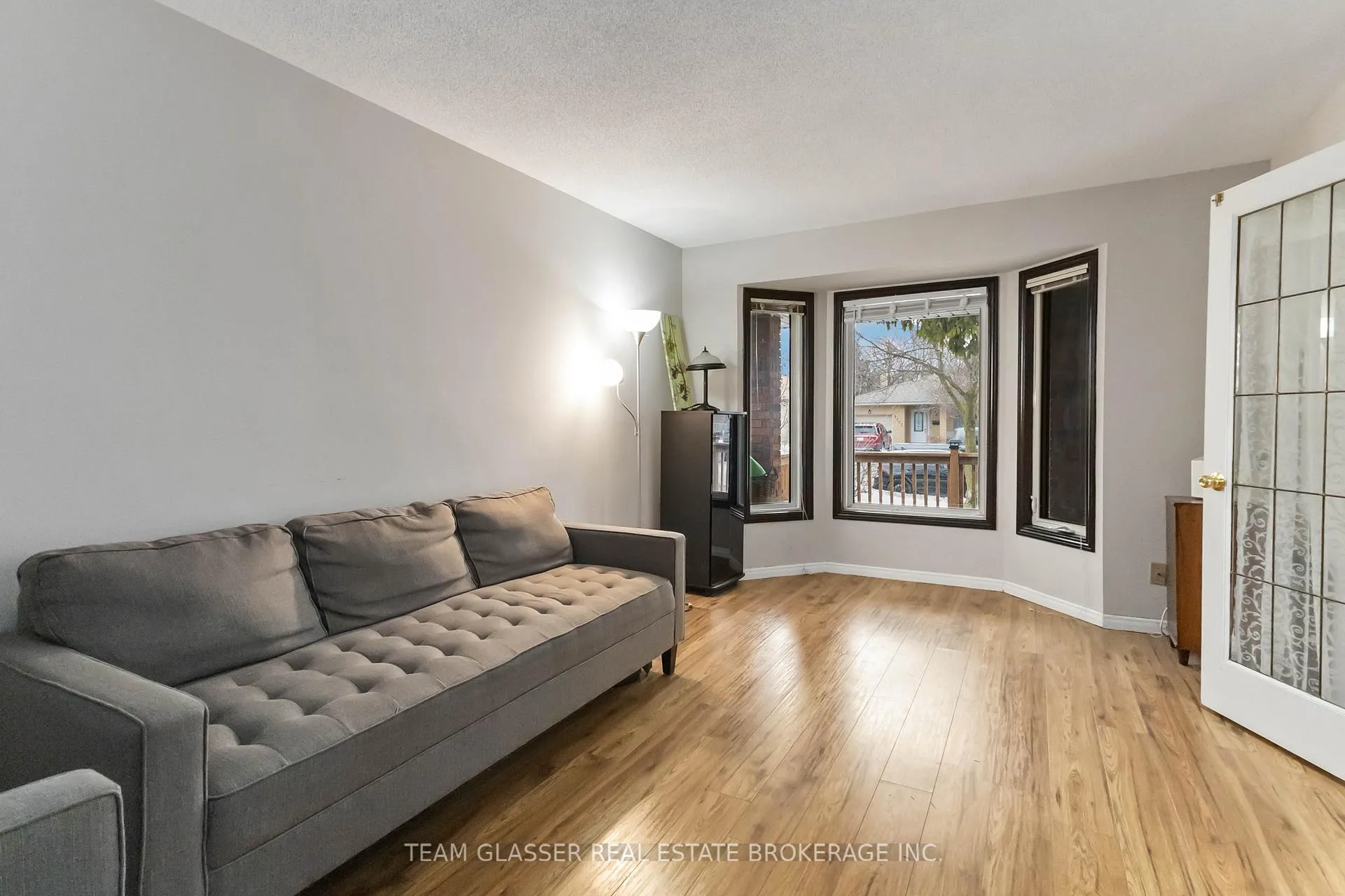 Photo 6 of 1082 Lawson Road, London, North I — HOMEH