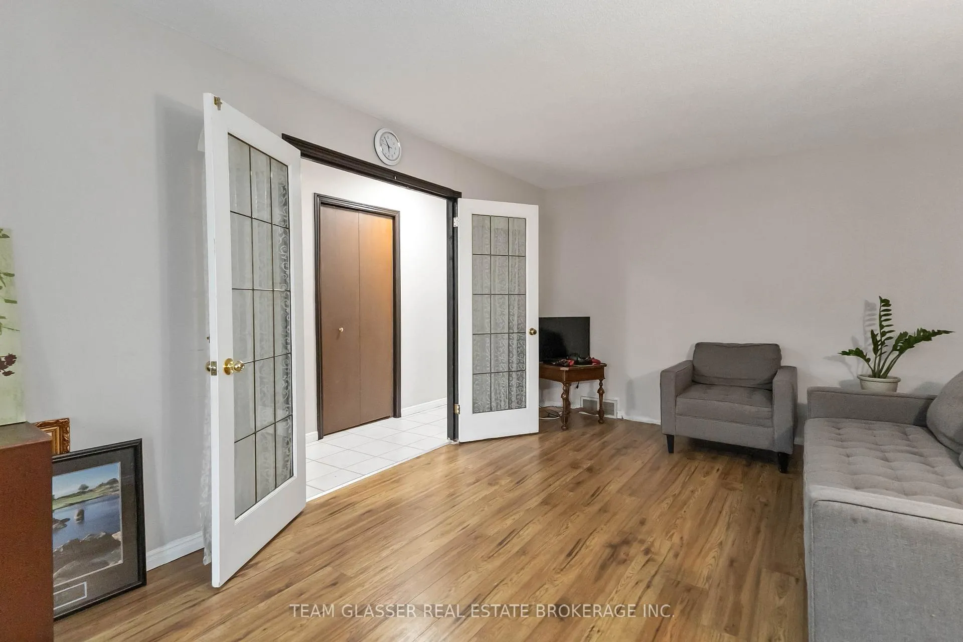 Photo 7 of 1082 Lawson Road, London, North I — HOMEH