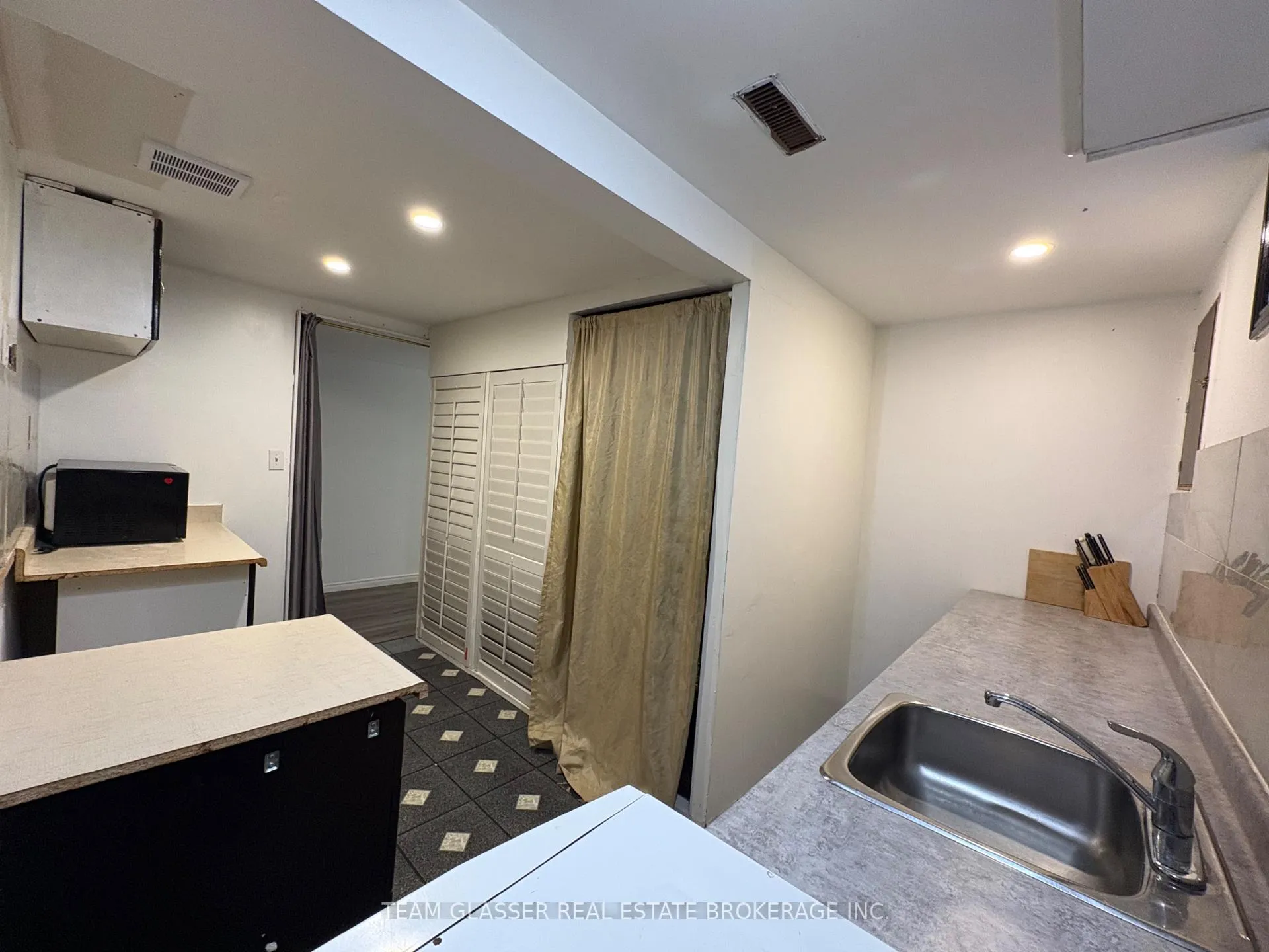 Photo 26 of 1082 Lawson Road, London, North I — HOMEH